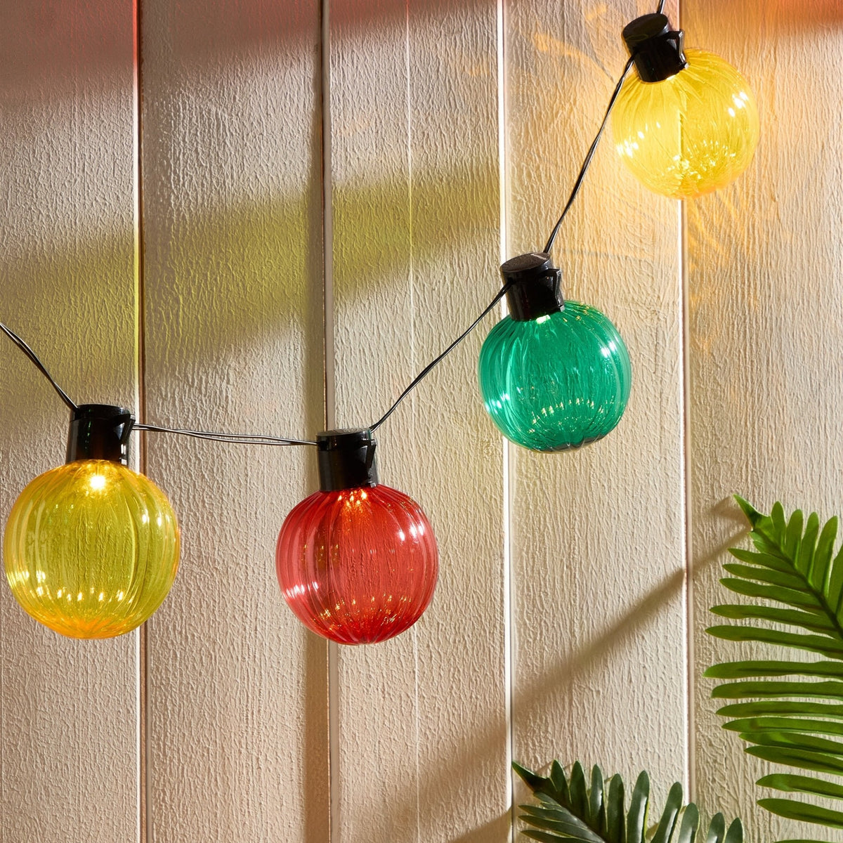 Dusklia - 10 Indoor/Outdoor Fiesta Colourful String Lights (Battery Powered) - Multicoloured