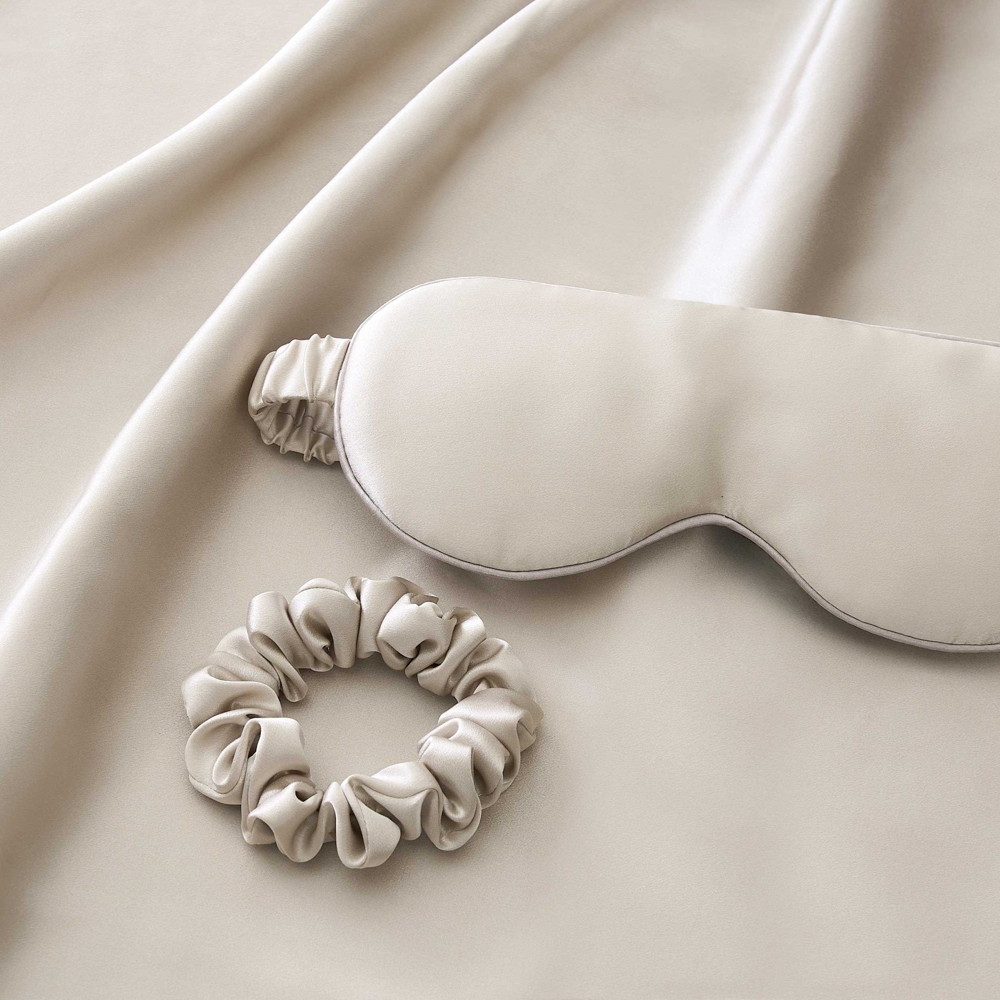 Dusklia - 19 Momme Silk Pillowcase, Eye Mask and Hair Tie Gift Set - Champagne