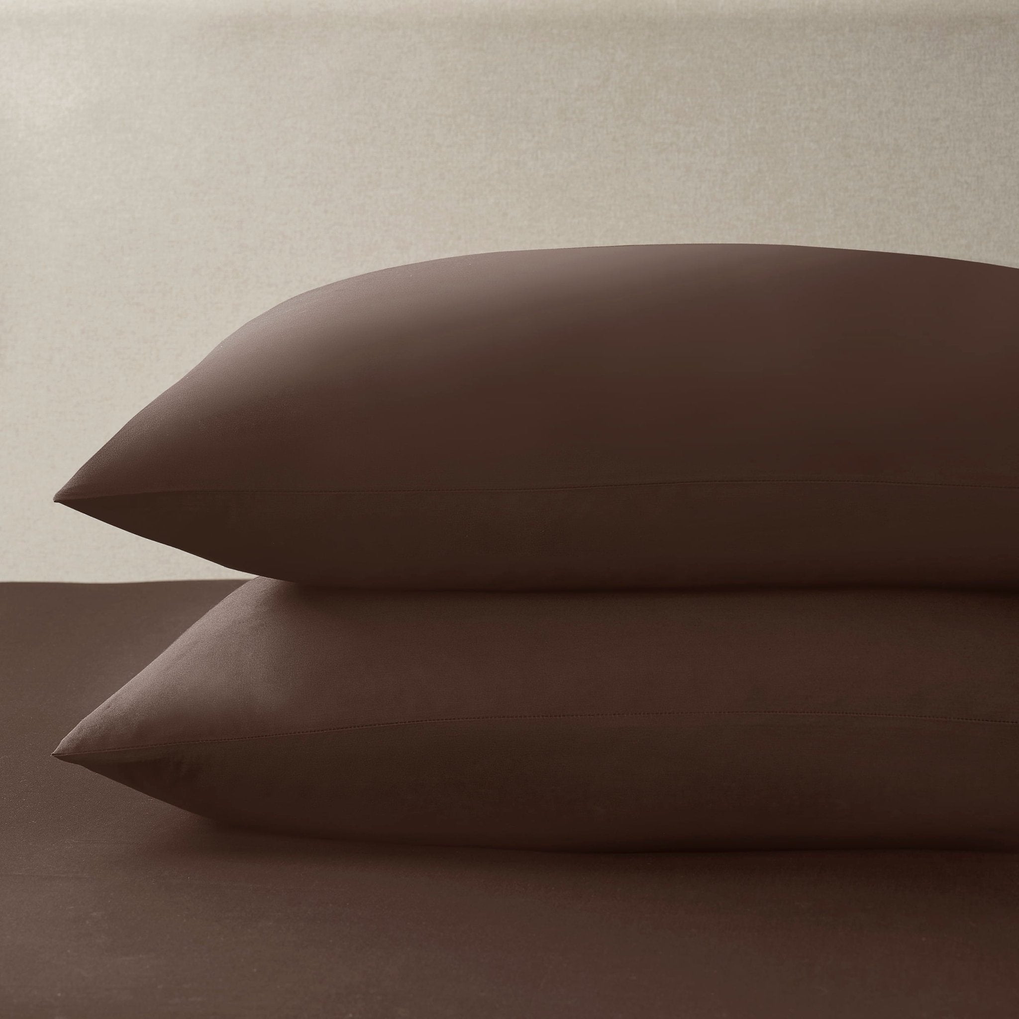 Dusklia - Pair of Plain-Dye Classic Pillowcases - 200 Thread Count - Chocolate