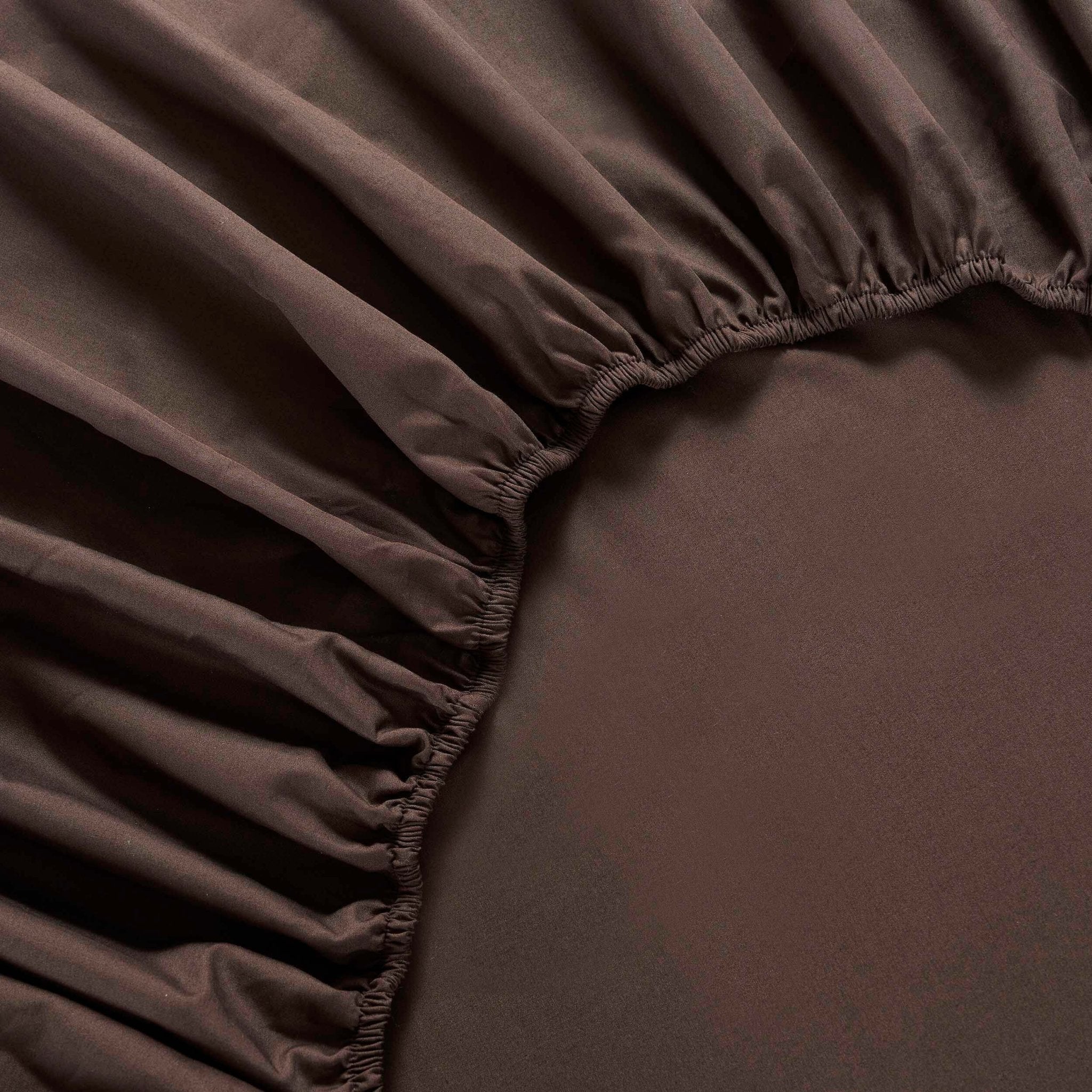 Dusklia - 200 Thread Count Plain-Dye Fitted Sheet - Chocolate