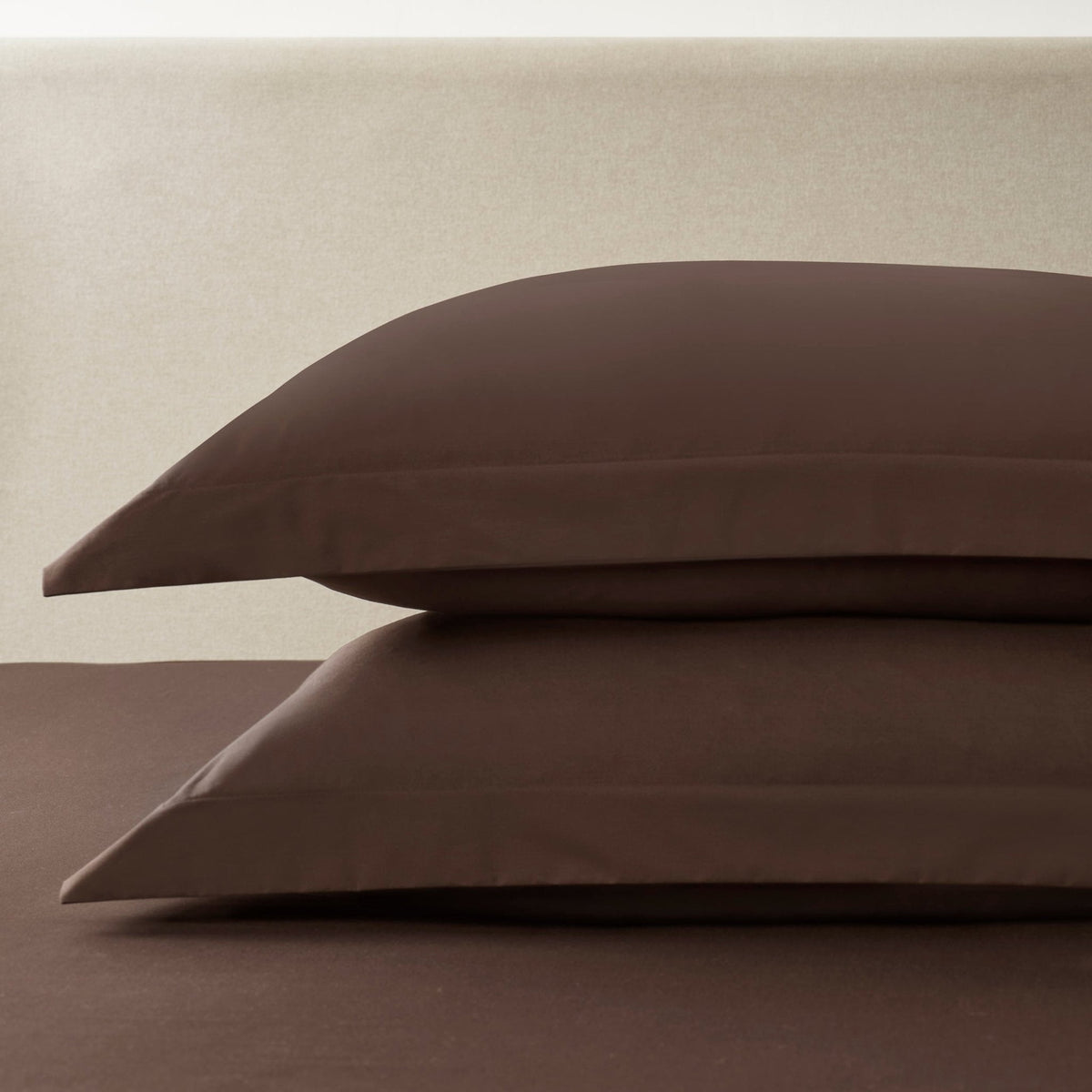 Dusklia - Pair of Plain-Dye Oxford Pillowcases - 200 Thread Count - Chocolate