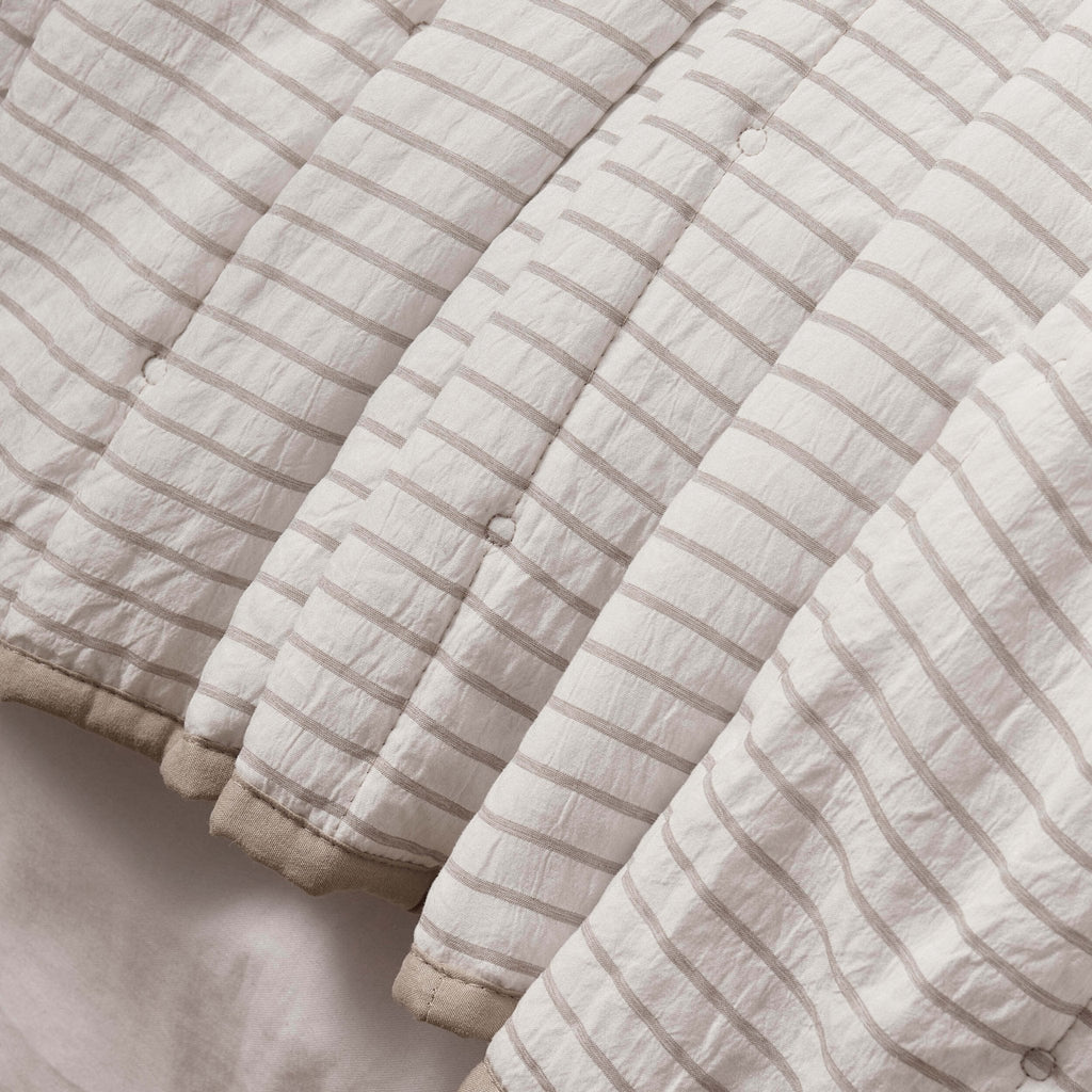 Dusklia - Albi Stripe Seersucker Bedspread - Natural/White