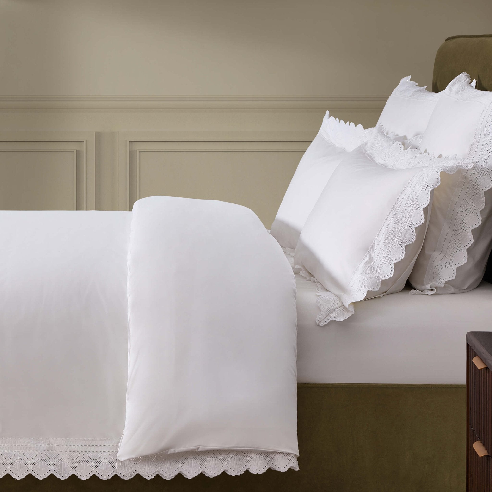 Dusklia - Pair of Alice Oxford Pillowcases - 200 Thread Count - White