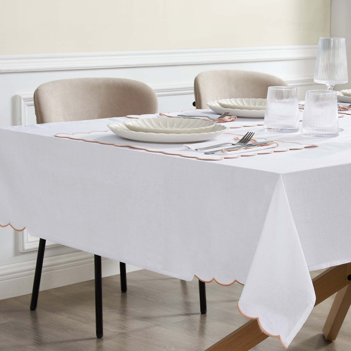 Dusklia - Amor Scallop Edge Tablecloth - Pink Sand