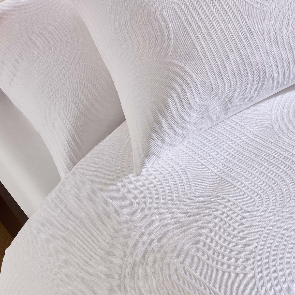 Dusklia - Archie Geo Woven Jaquard 200 Thread Count Duvet Cover & Pillowcase Set - White