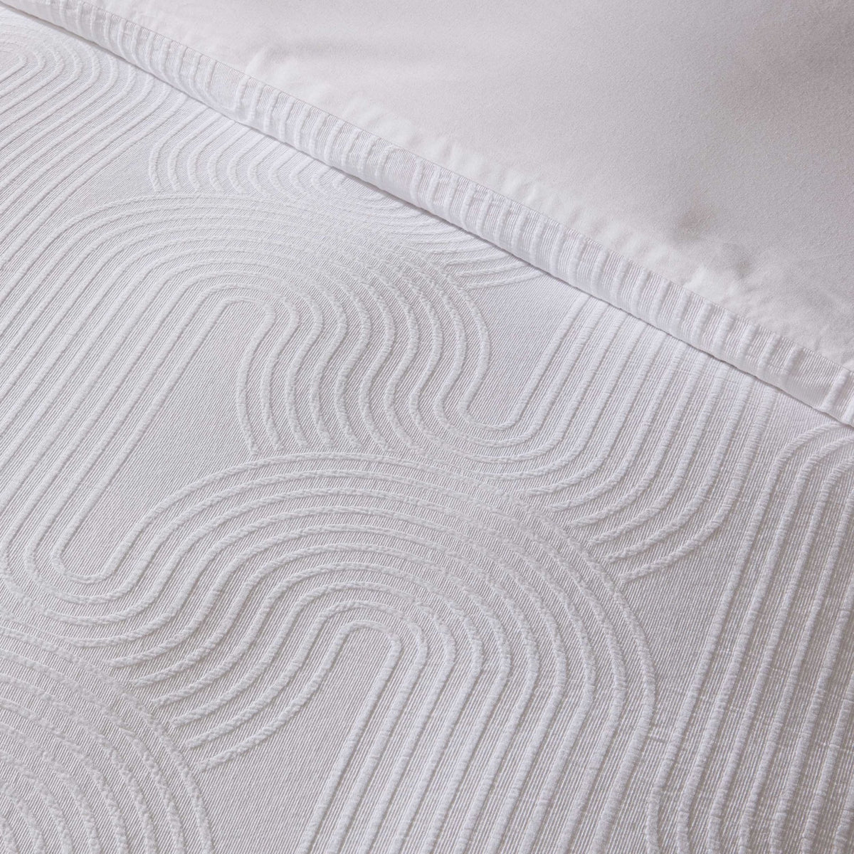Dusklia - Archie Geo Woven Jaquard 200 Thread Count Duvet Cover & Pillowcase Set - White