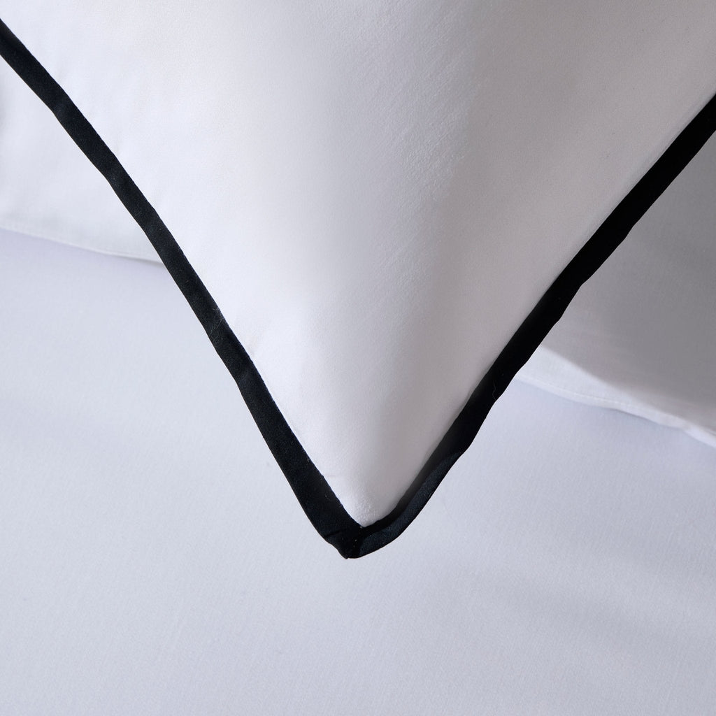 Dusklia - Super Soft Bamboo 300 Thread Count Cotton Plain Dye Duvet Cover - White/Black