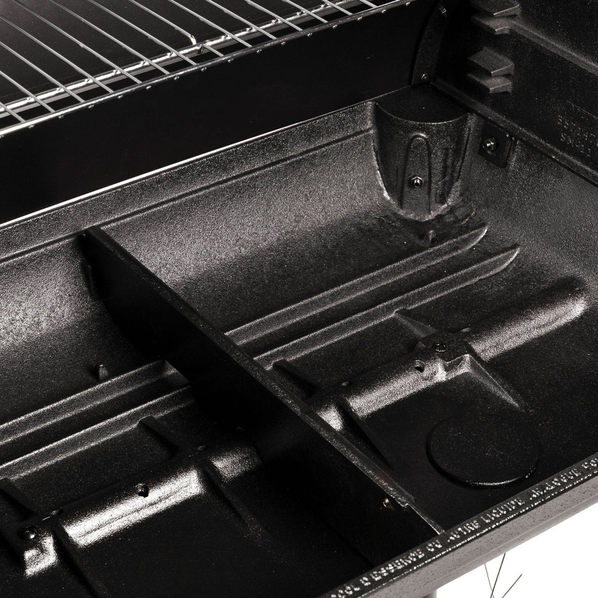 Barbecue au charbon de bois en fonte avec soufflerie intégrée REVO Montaro 70