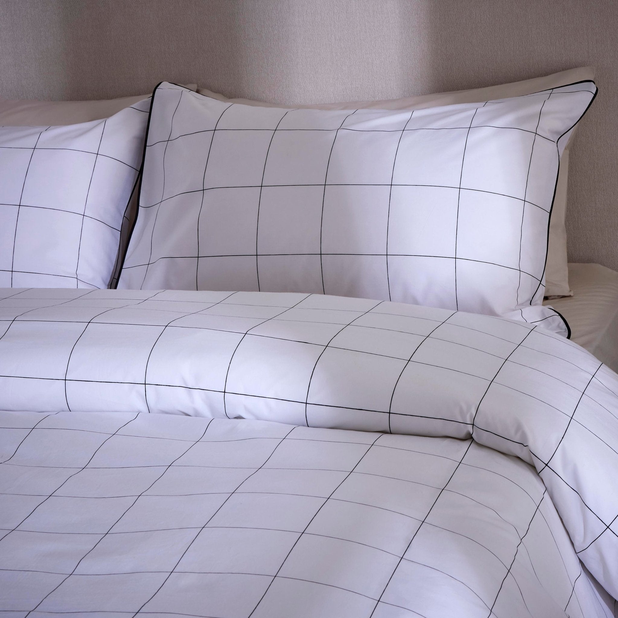 Dusklia - Bergen 200 Thread Count Duvet Cover & Pillowcase Set - Piped Check - White/Black