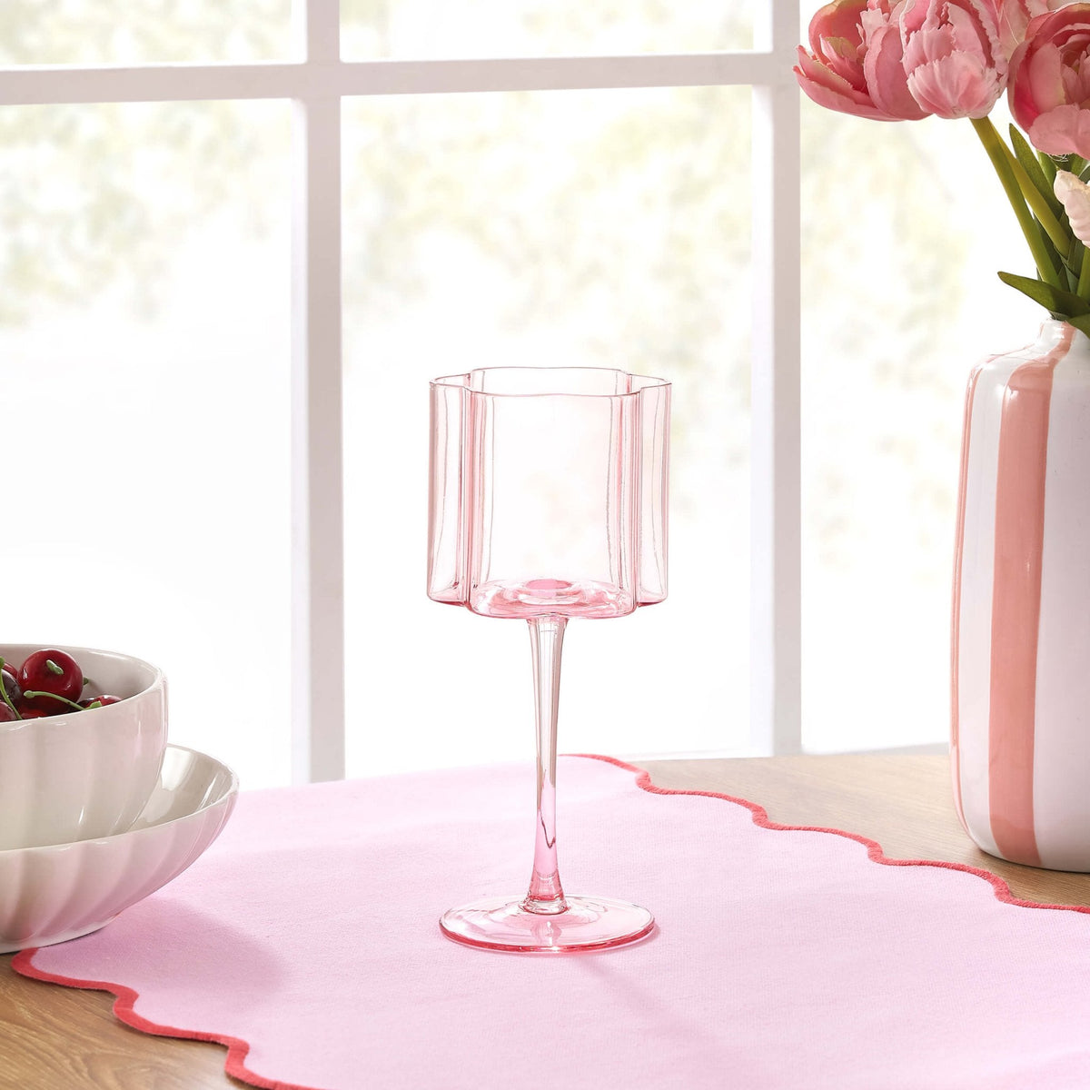 Dusklia - Brynn Scalloped Edge Wine Glasses - Set of 4 - Pink