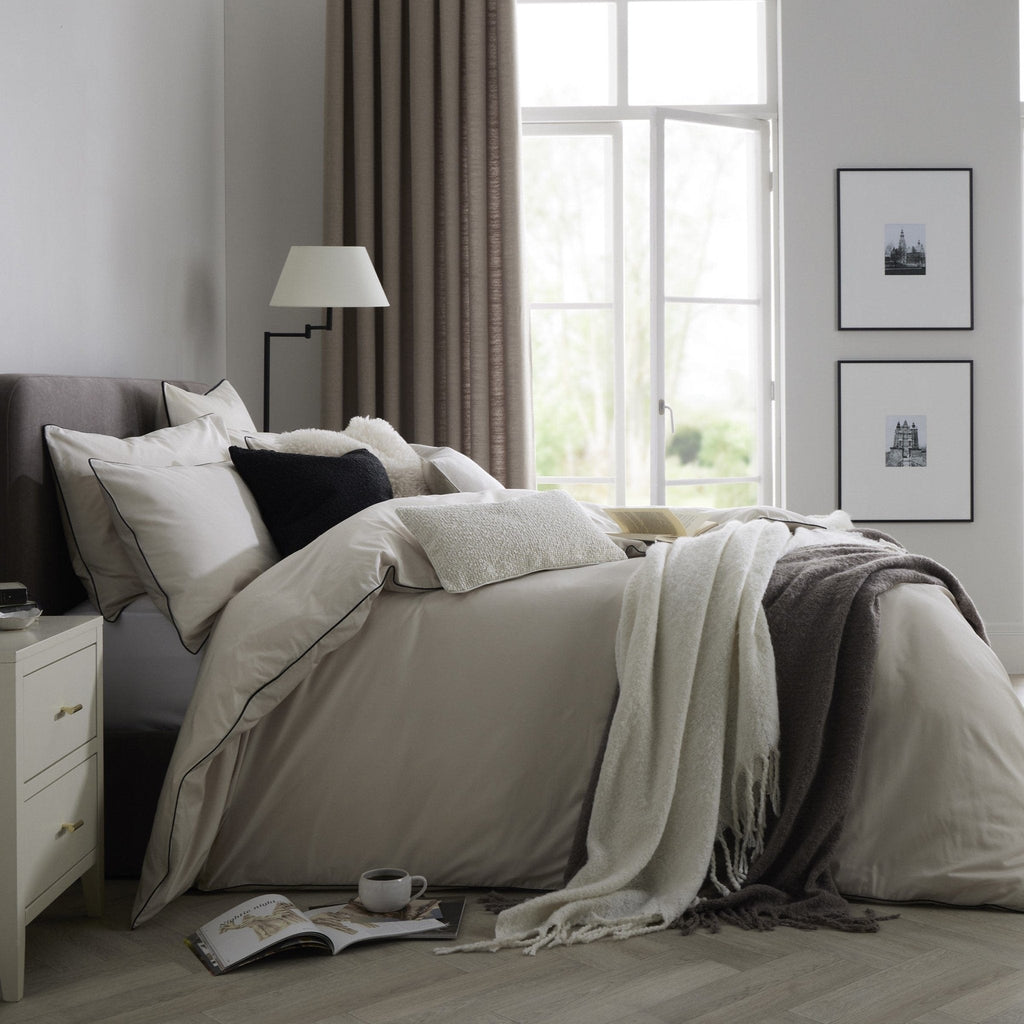 Dusklia - Cambridge 200 Thread Count Duvet Cover - Natural/Black