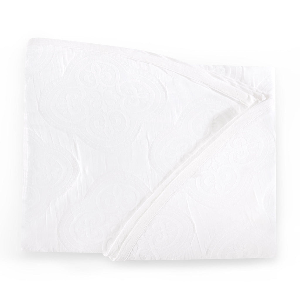 Dusklia - Cannes Matelassé 300 Thread Count Circle Tablecloth - White