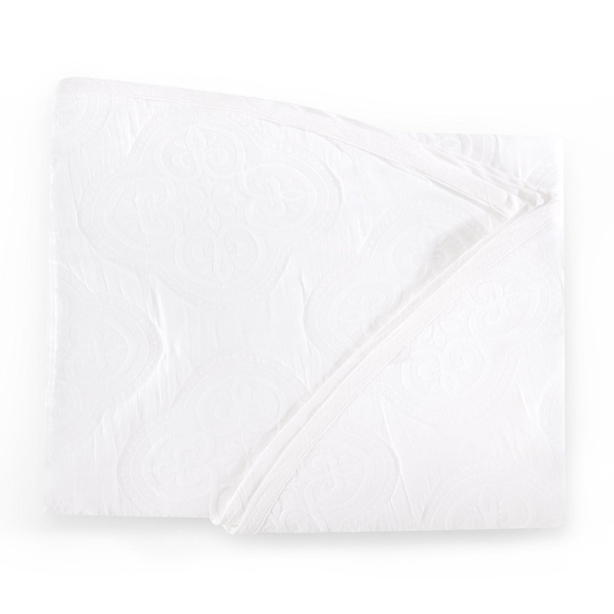 Dusklia - Cannes Matelassé 300 Thread Count Circle Tablecloth - White