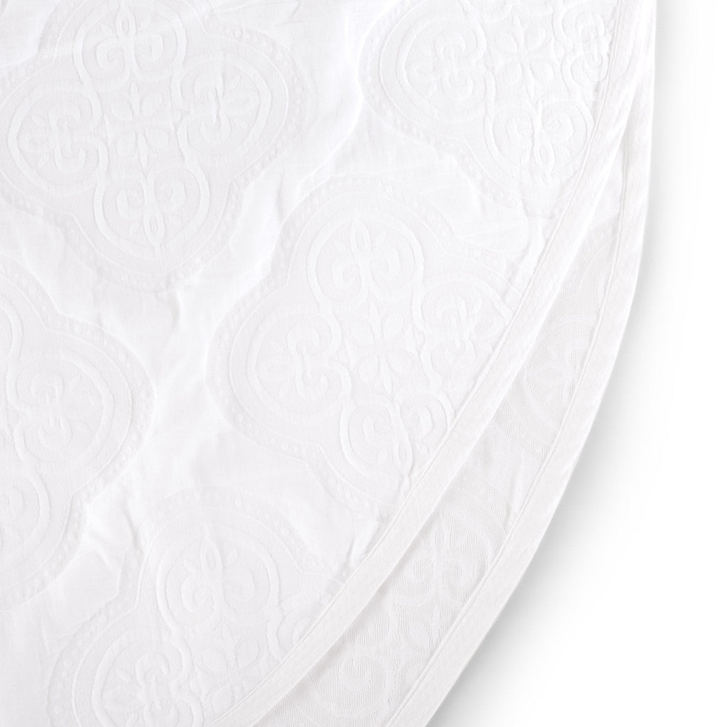 Dusklia - Cannes Matelassé 300 Thread Count Circle Tablecloth - White