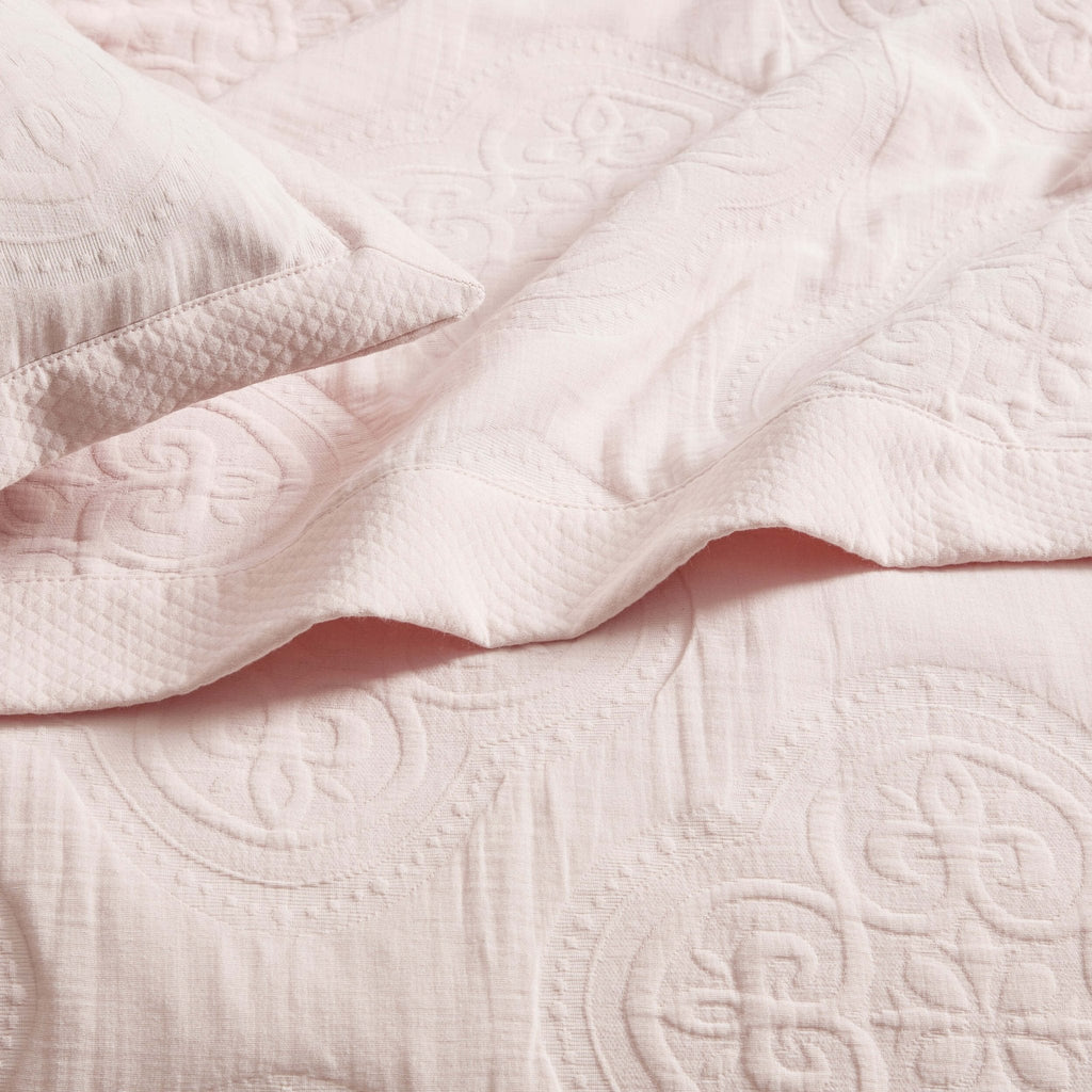 Dusklia - Cannes Matelassé Bedspread - Ballet Slipper