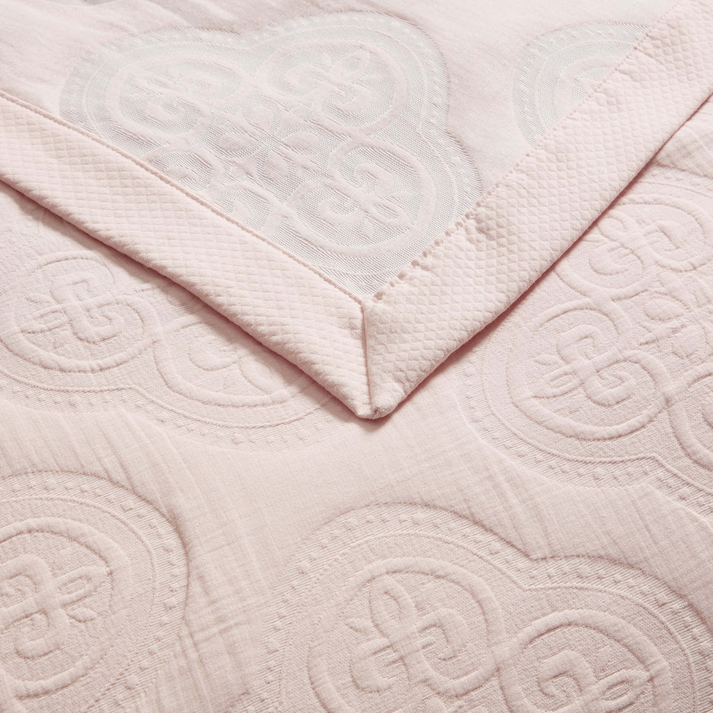 Dusklia - Cannes Matelassé Bedspread - Ballet Slipper