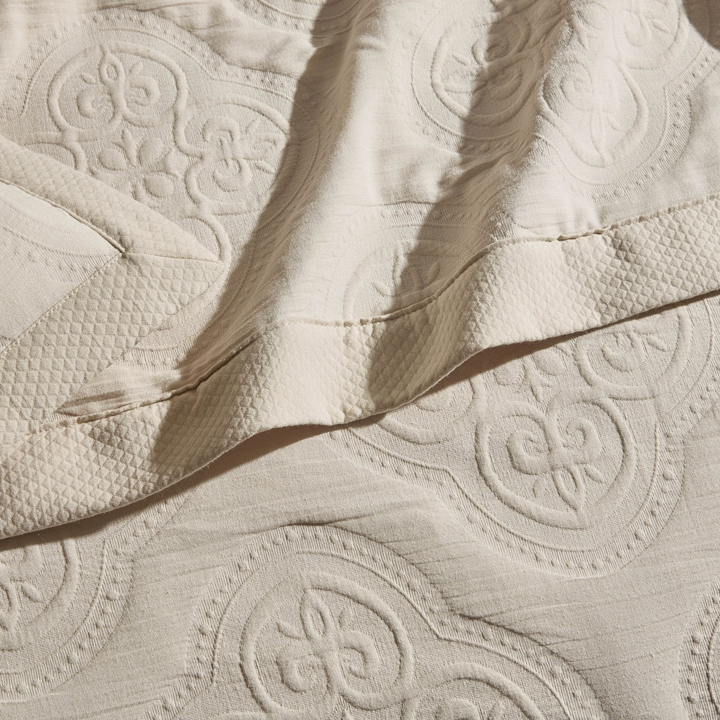 Dusklia - Cannes Matelassé Bedspread - Wheat