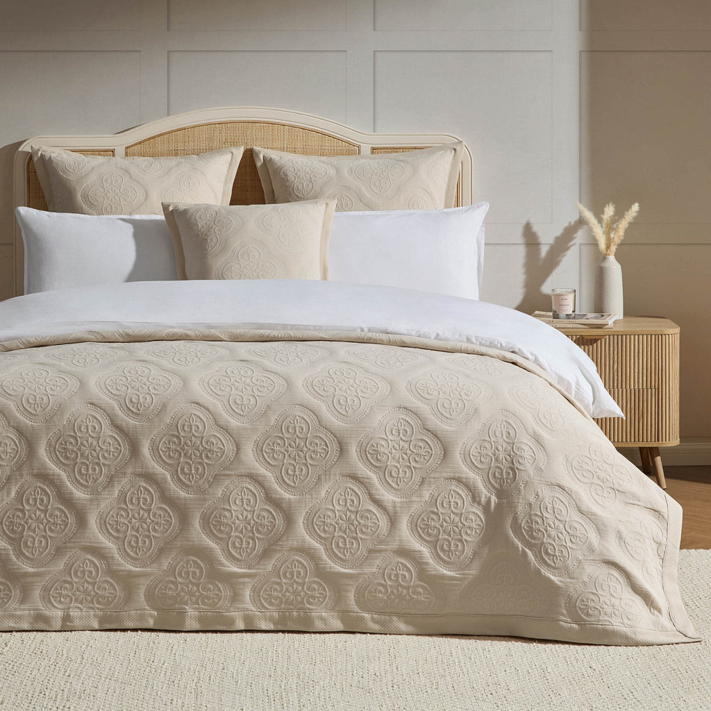 Dusklia - Cannes Matelassé Bedspread - Wheat