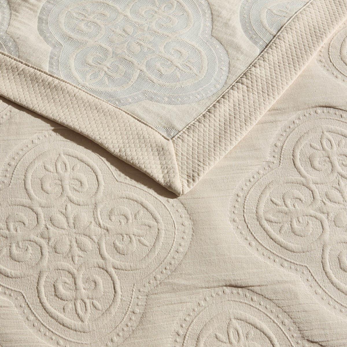 Dusklia - Cannes Matelassé Bedspread - Wheat