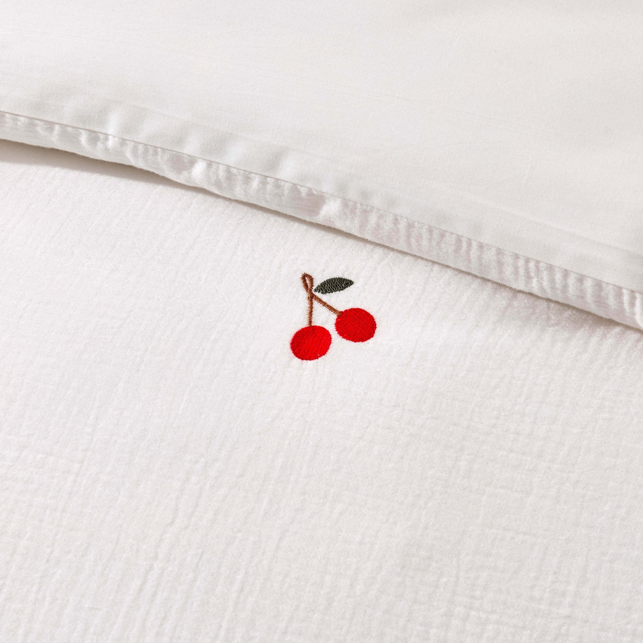 Dusklia - Cherry Embroidery Cotton Muslin Duvet Cover & Pillowcase Set - White