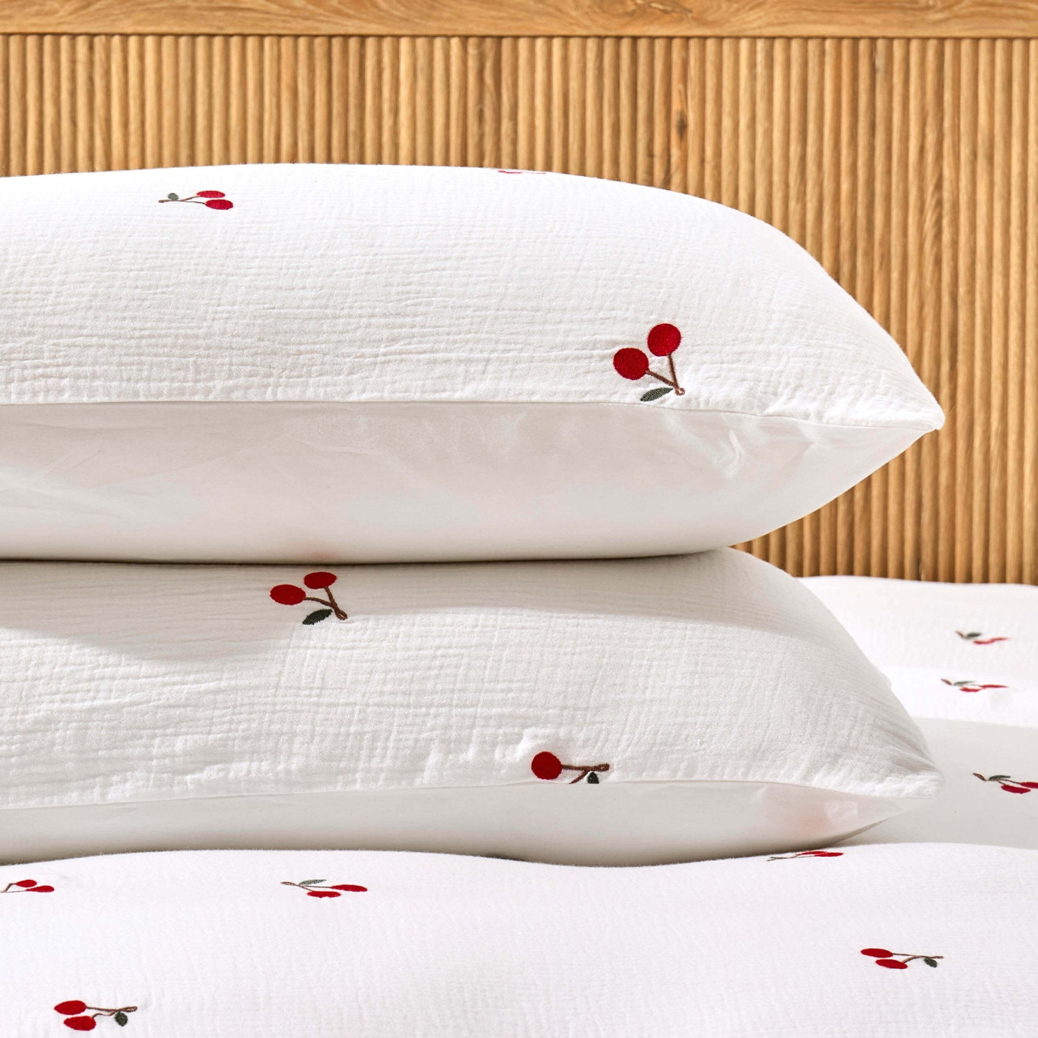 Dusklia - Cherry Embroidery Cotton Muslin Duvet Cover & Pillowcase Set - White