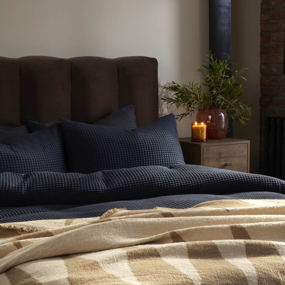 Dusklia - Cheshire Ottoman Storage Bed - Cappuccino