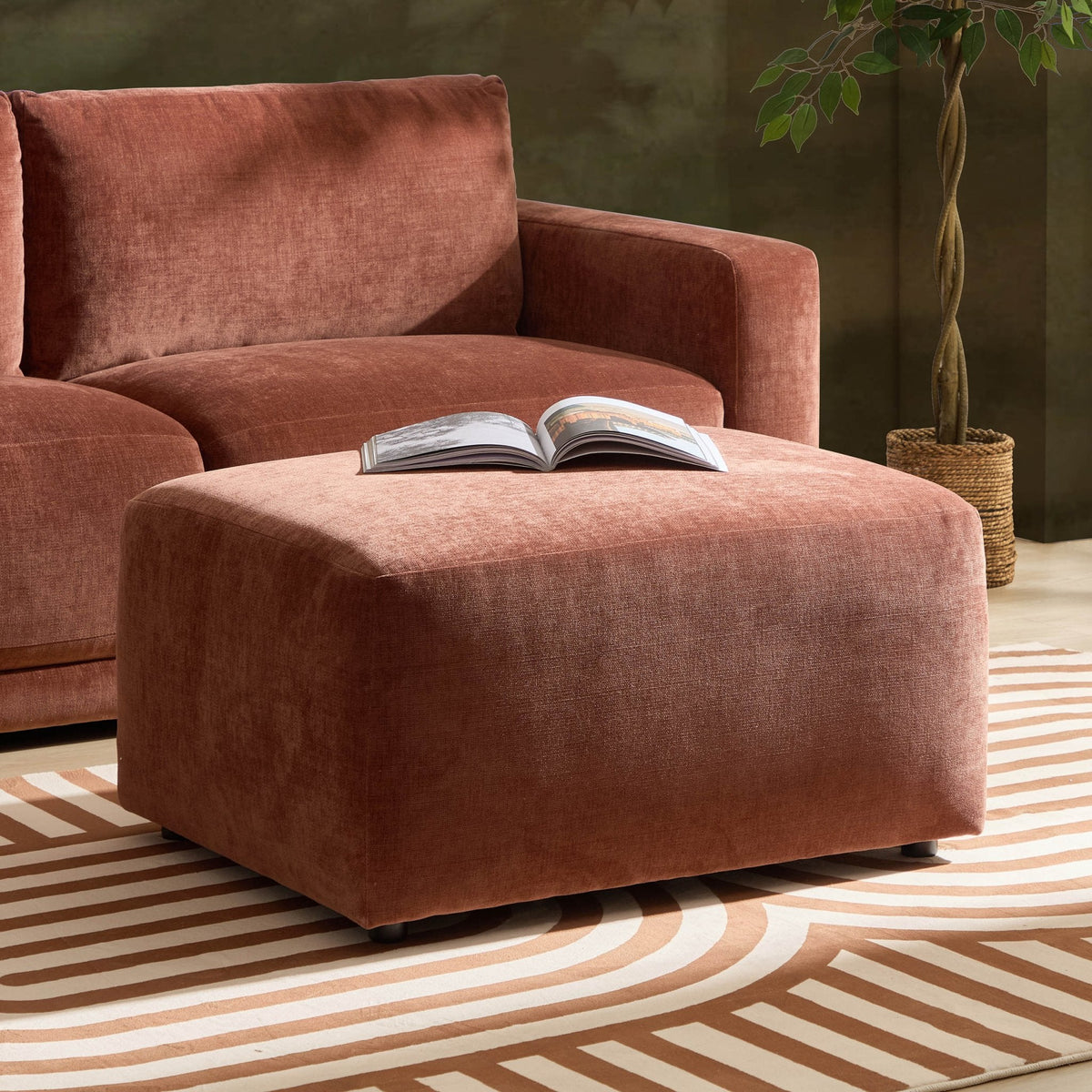 Dusklia - Chicago Pouffe - Chenille Dark Rust