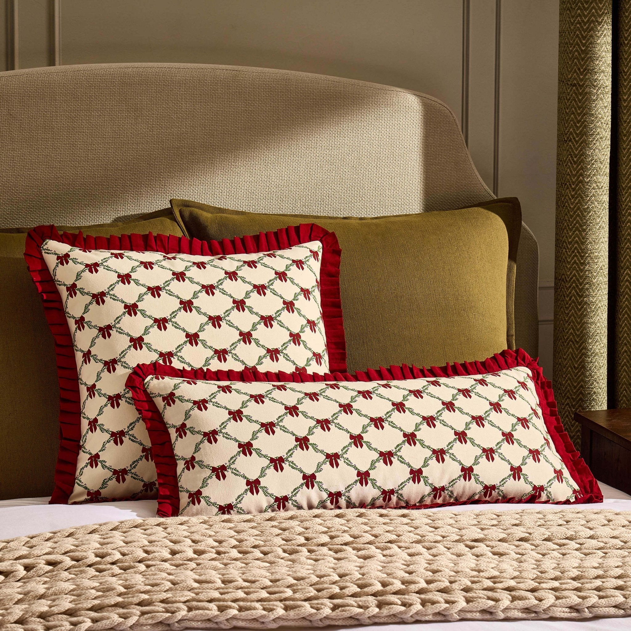 Housse de coussin en 100 % coton avec bord festonné et nœud de Noël - Bordeaux