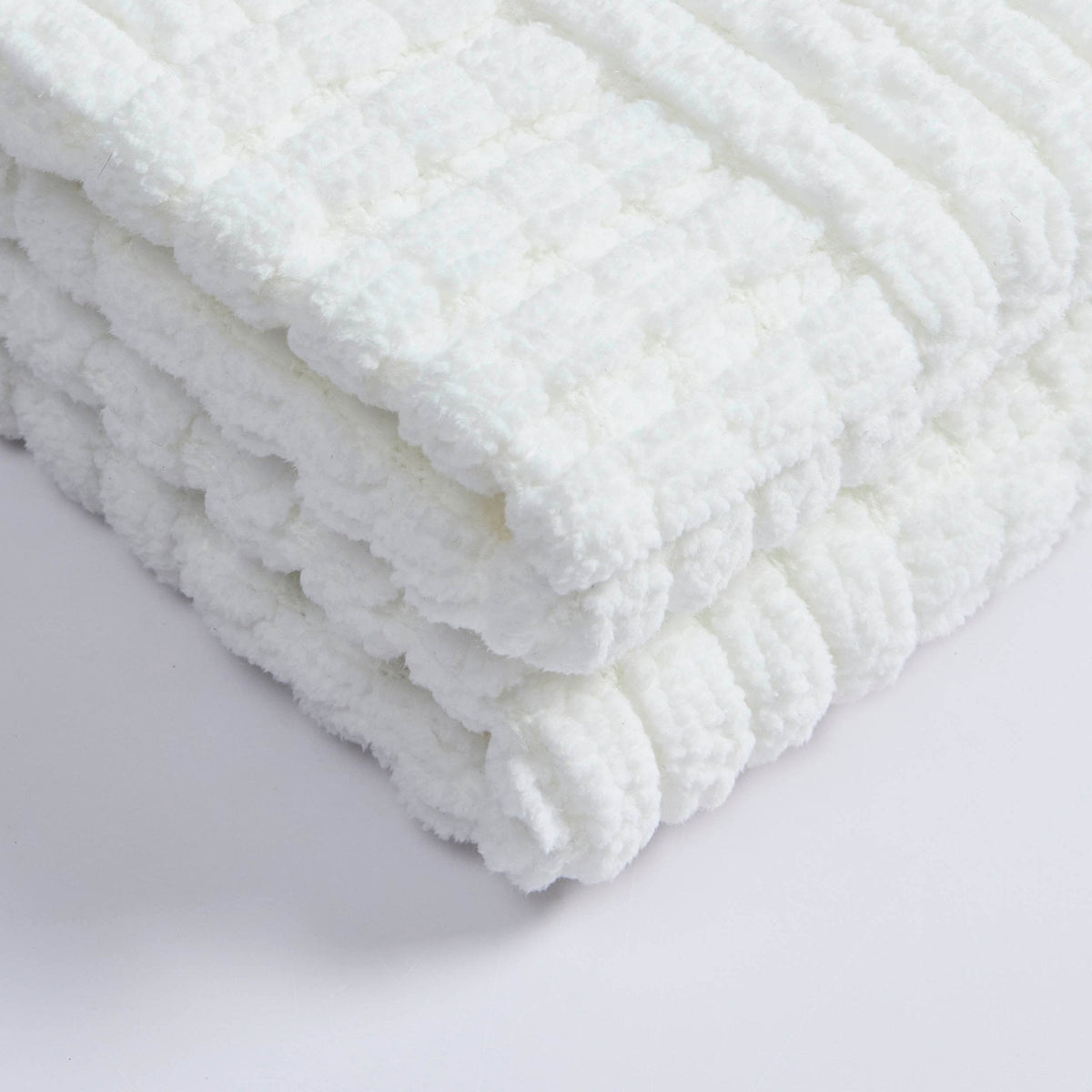 Dusklia - Chunky Chenille Throw - White