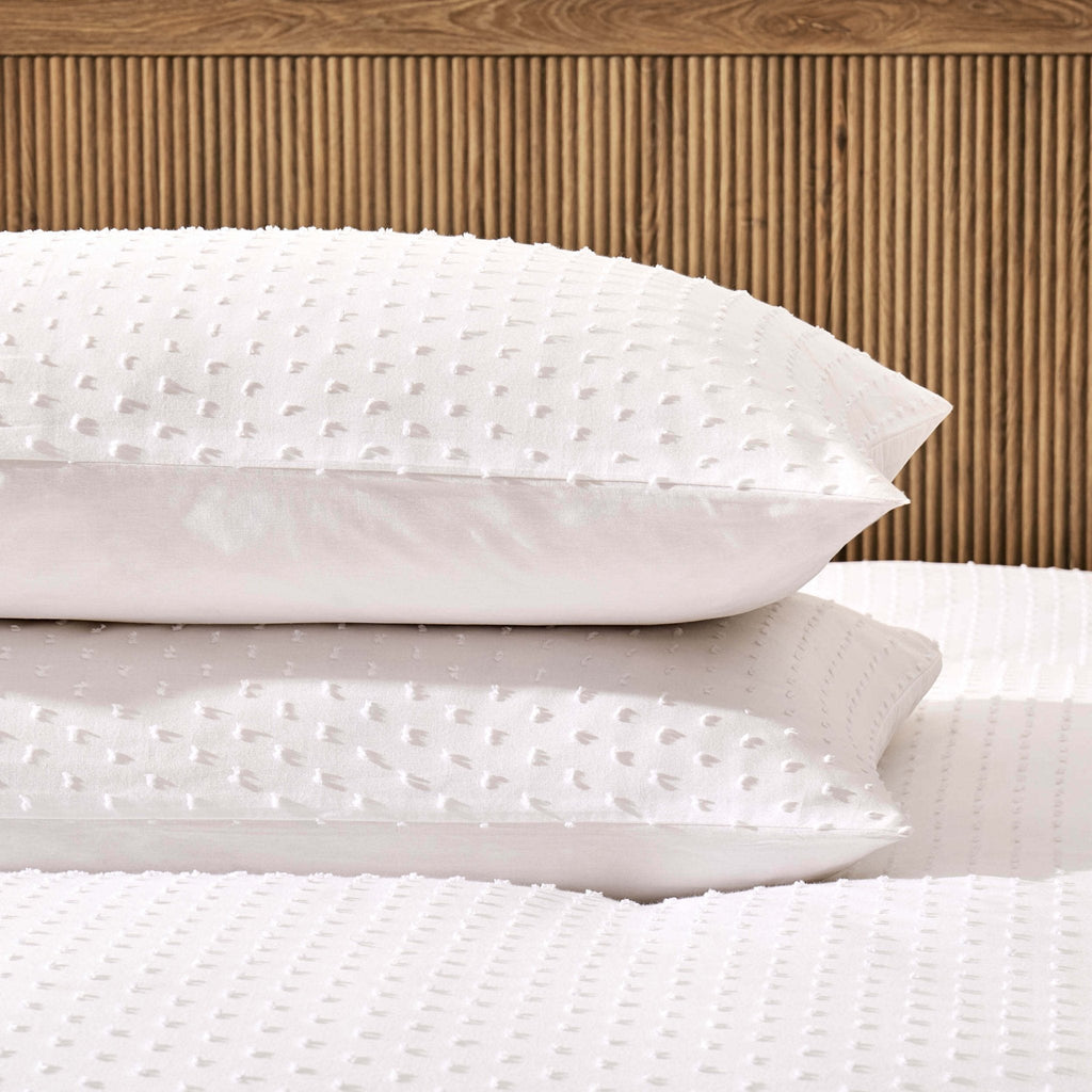 Dusklia - Clipped Jacquard Dobby 100% Cotton Duvet Cover & Pillowcase Set - White
