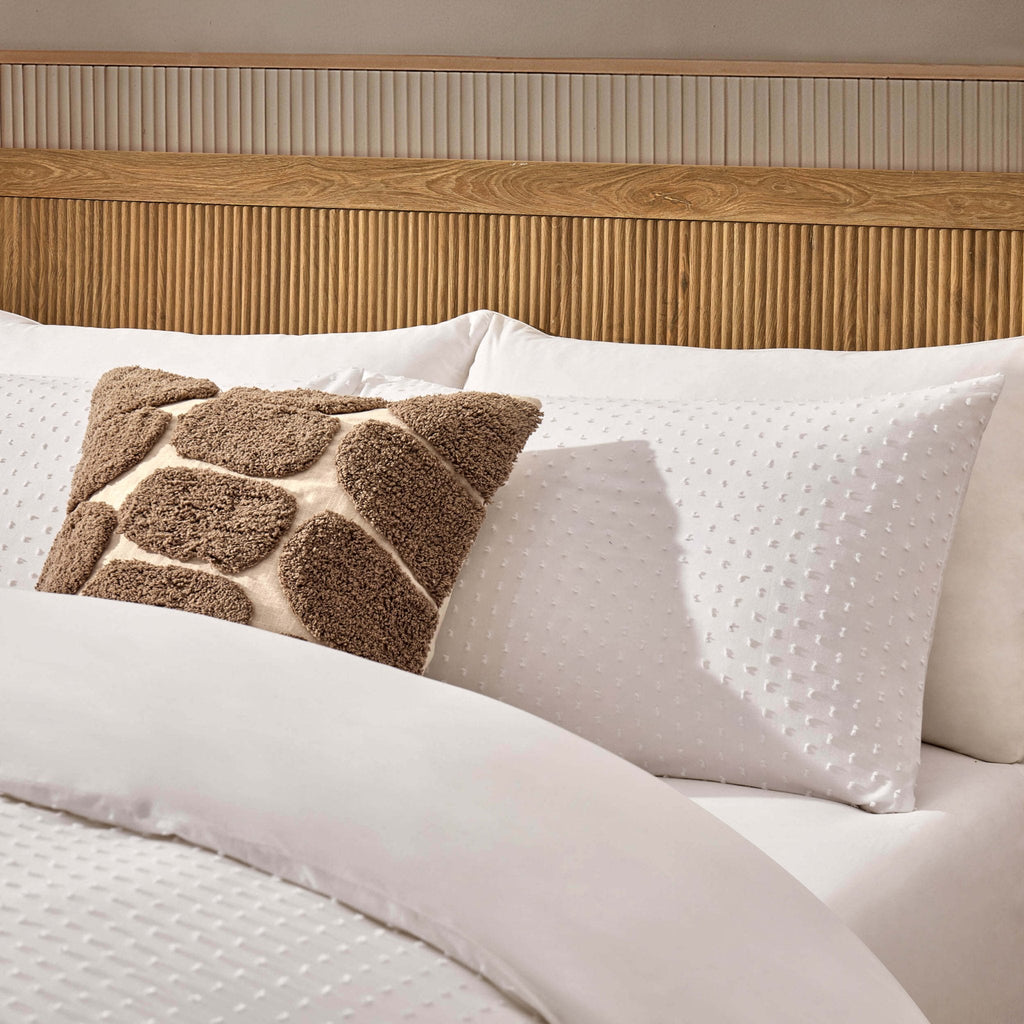 Dusklia - Clipped Jacquard Dobby 100% Cotton Duvet Cover & Pillowcase Set - White
