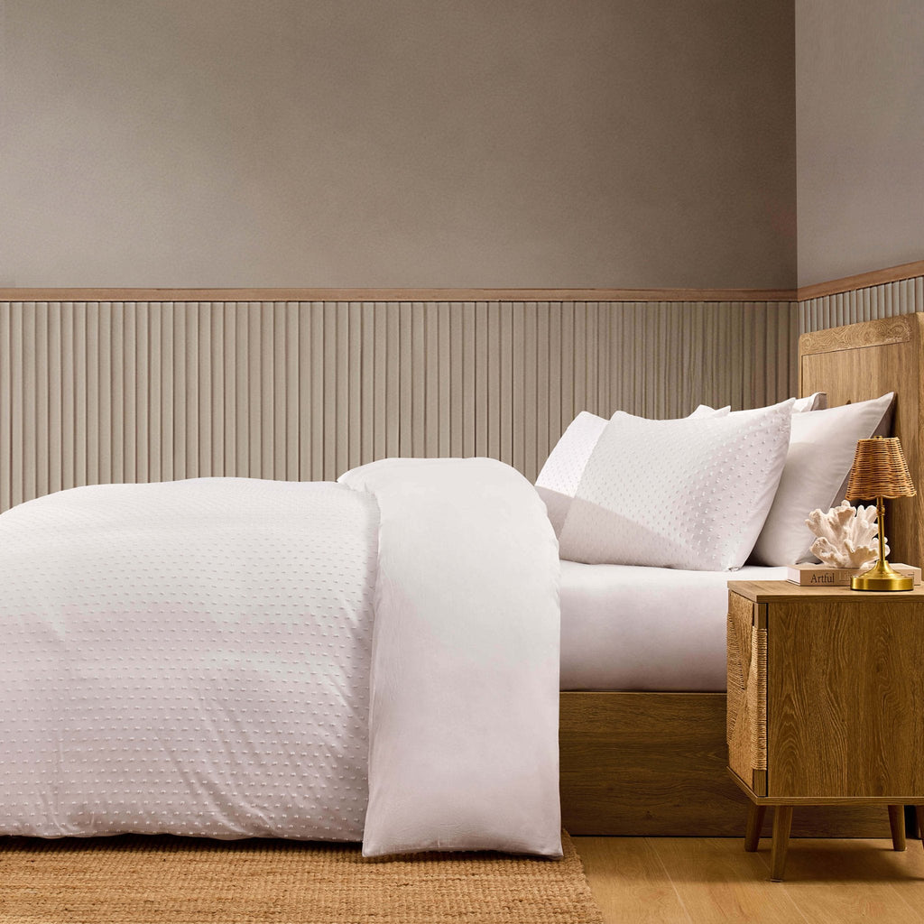 Dusklia - Clipped Jacquard Dobby 100% Cotton Duvet Cover & Pillowcase Set - White