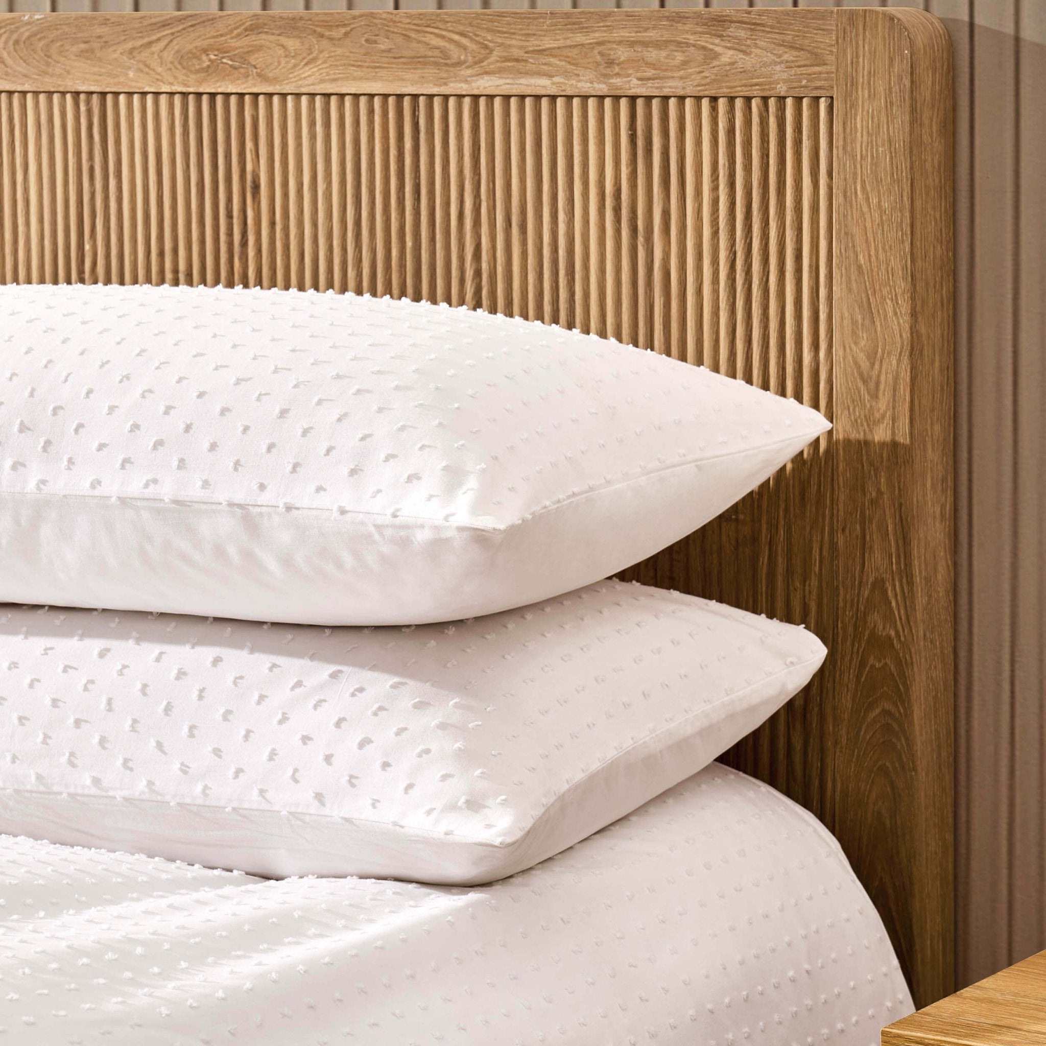 Dusklia - Clipped Jacquard Dobby 100% Cotton Duvet Cover & Pillowcase Set - White