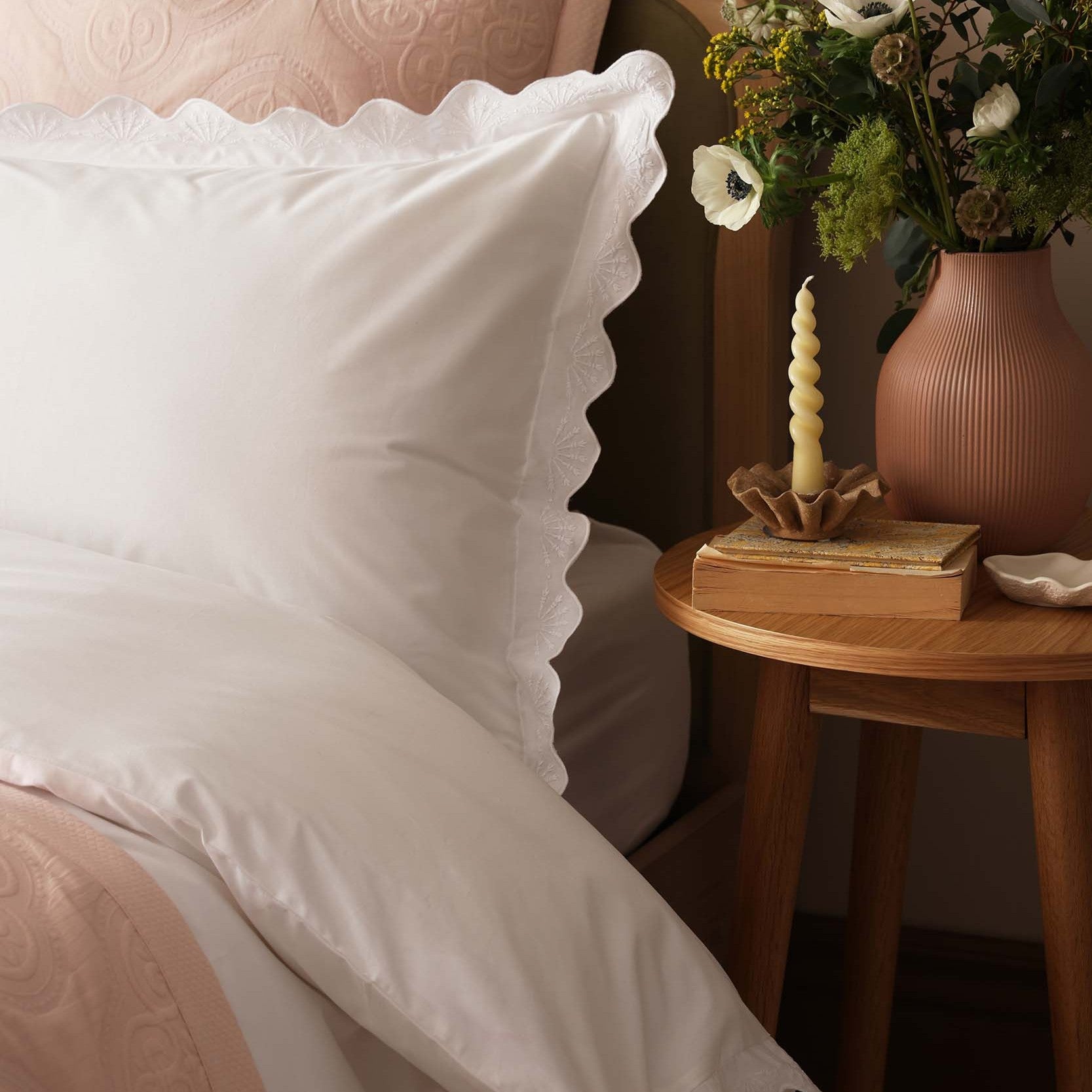 Dusklia - Collette 200 Thread Count Lace Scallop Trim Duvet Cover & Pillowcase Set - White