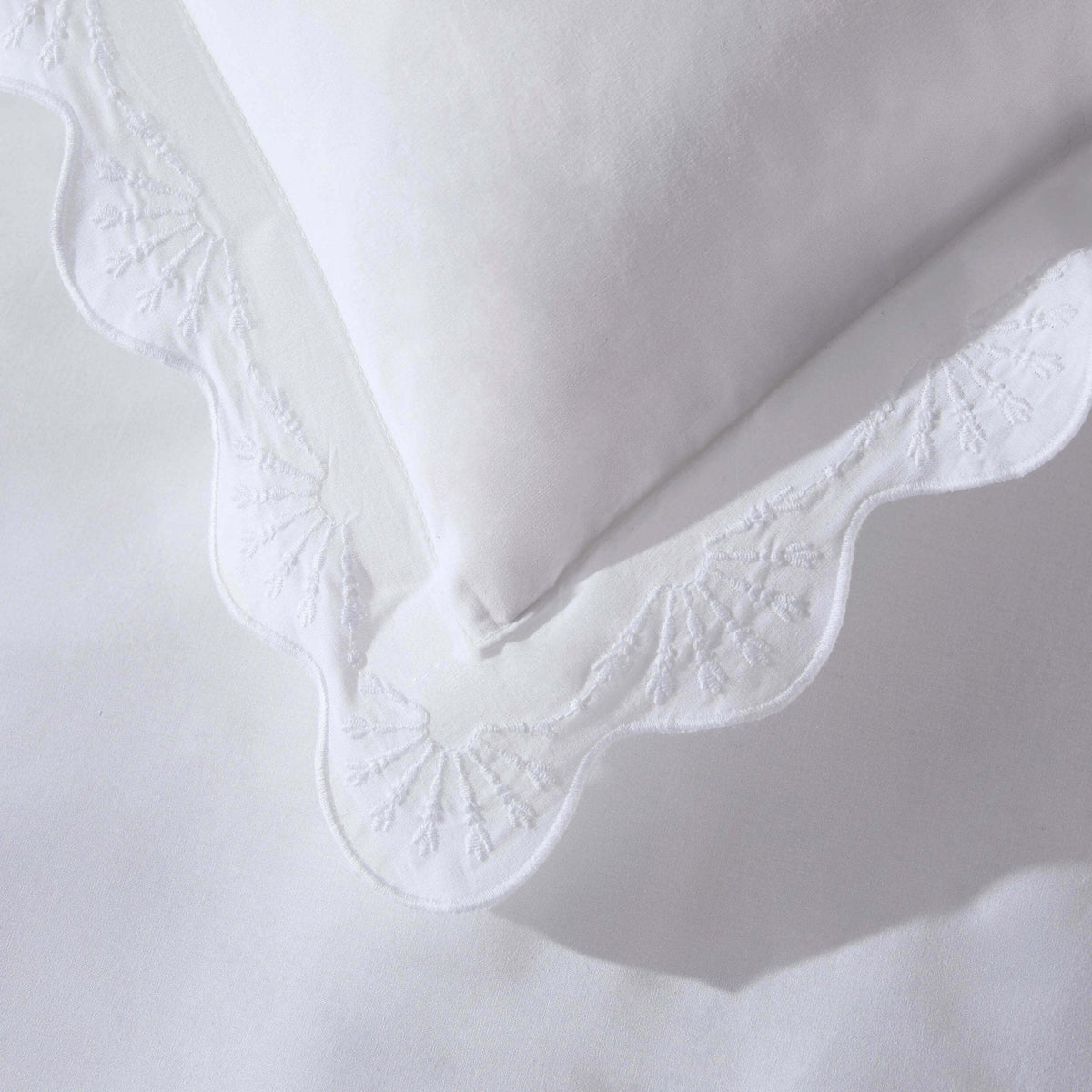 Dusklia - Collette 200 Thread Count Lace Scallop Trim Duvet Cover & Pillowcase Set - White