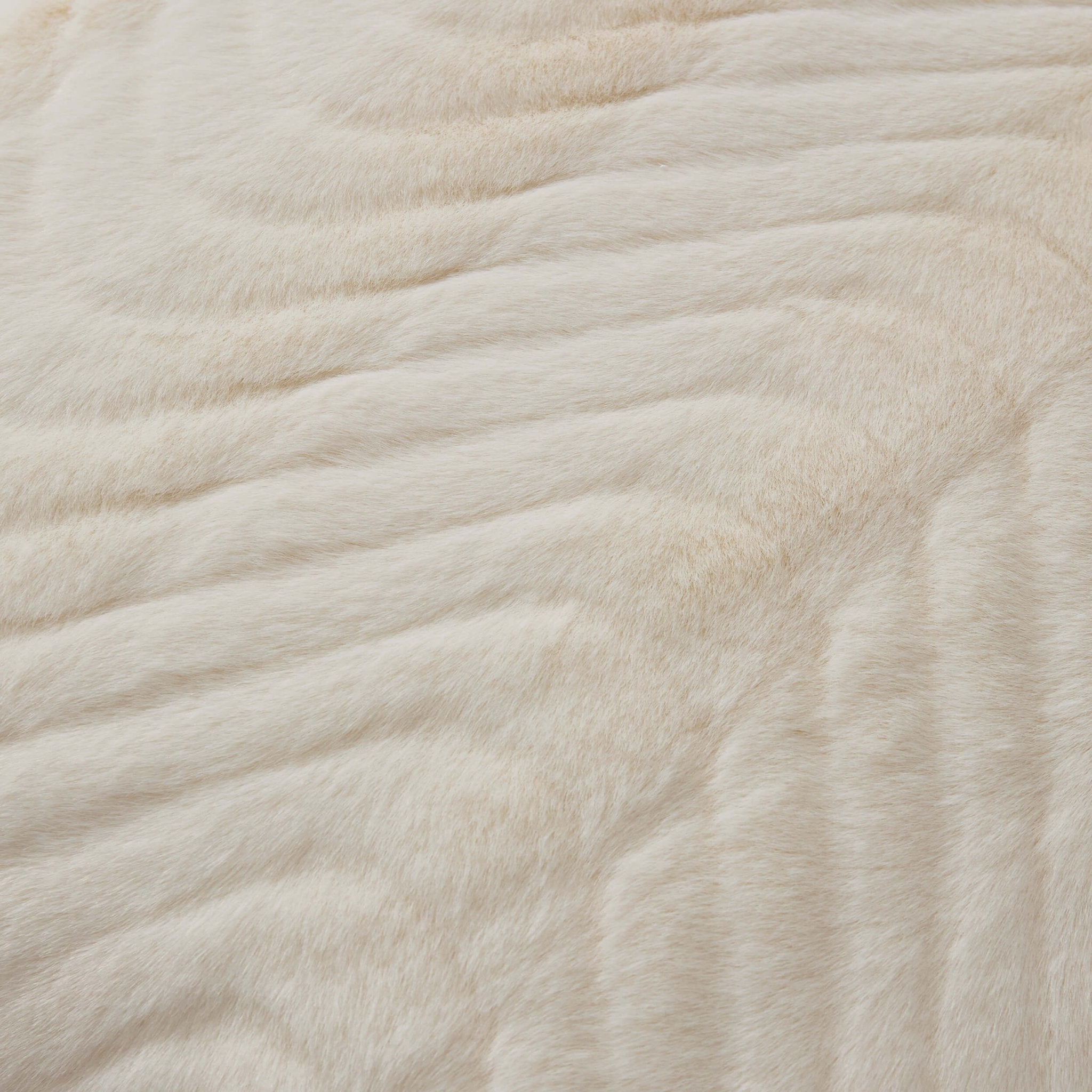 Dusklia - Curved Pattern Ribbed Faux Fur Sofa Cushion Cover - Cream