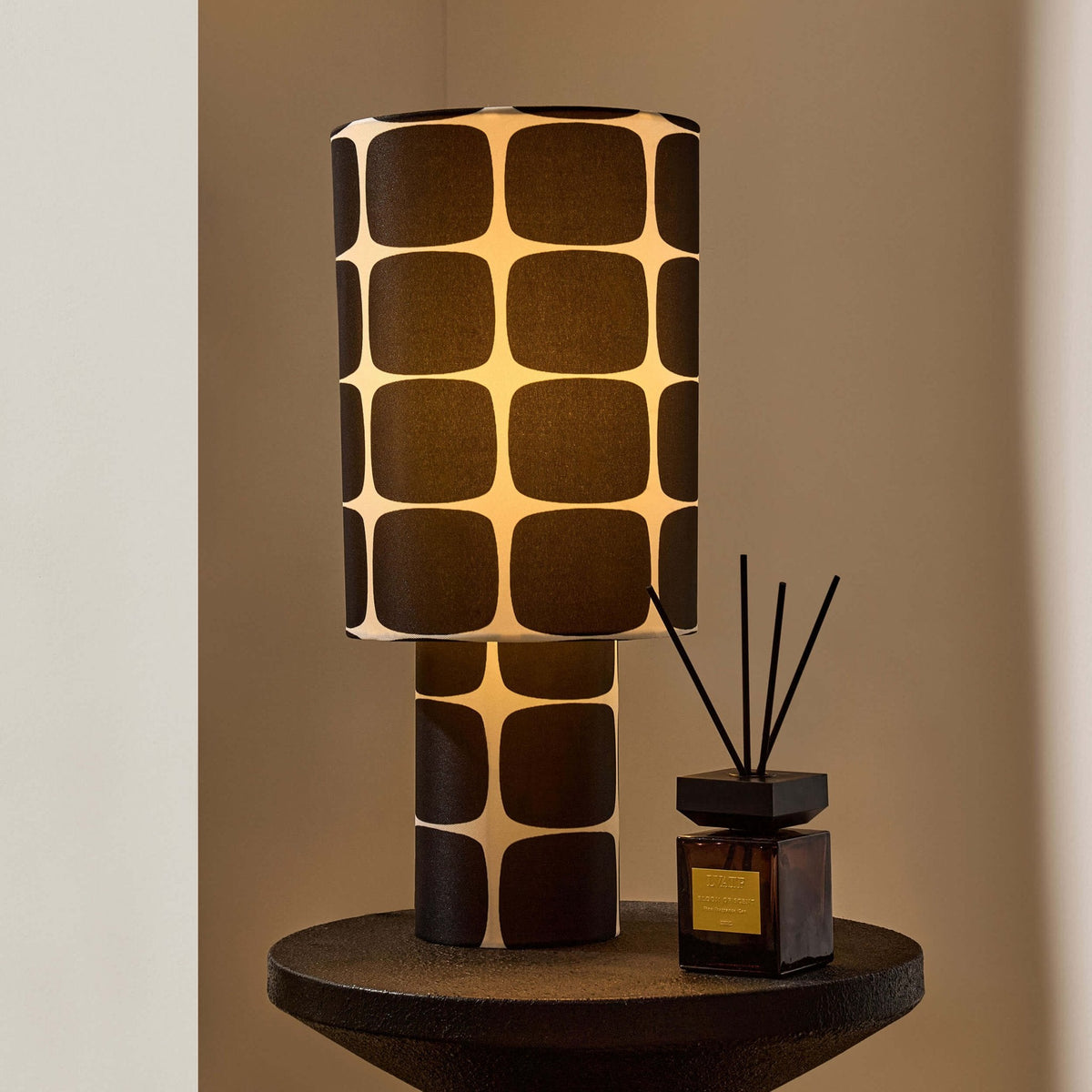 Dusklia - Drew Geometric Table Lamp -  Black/White