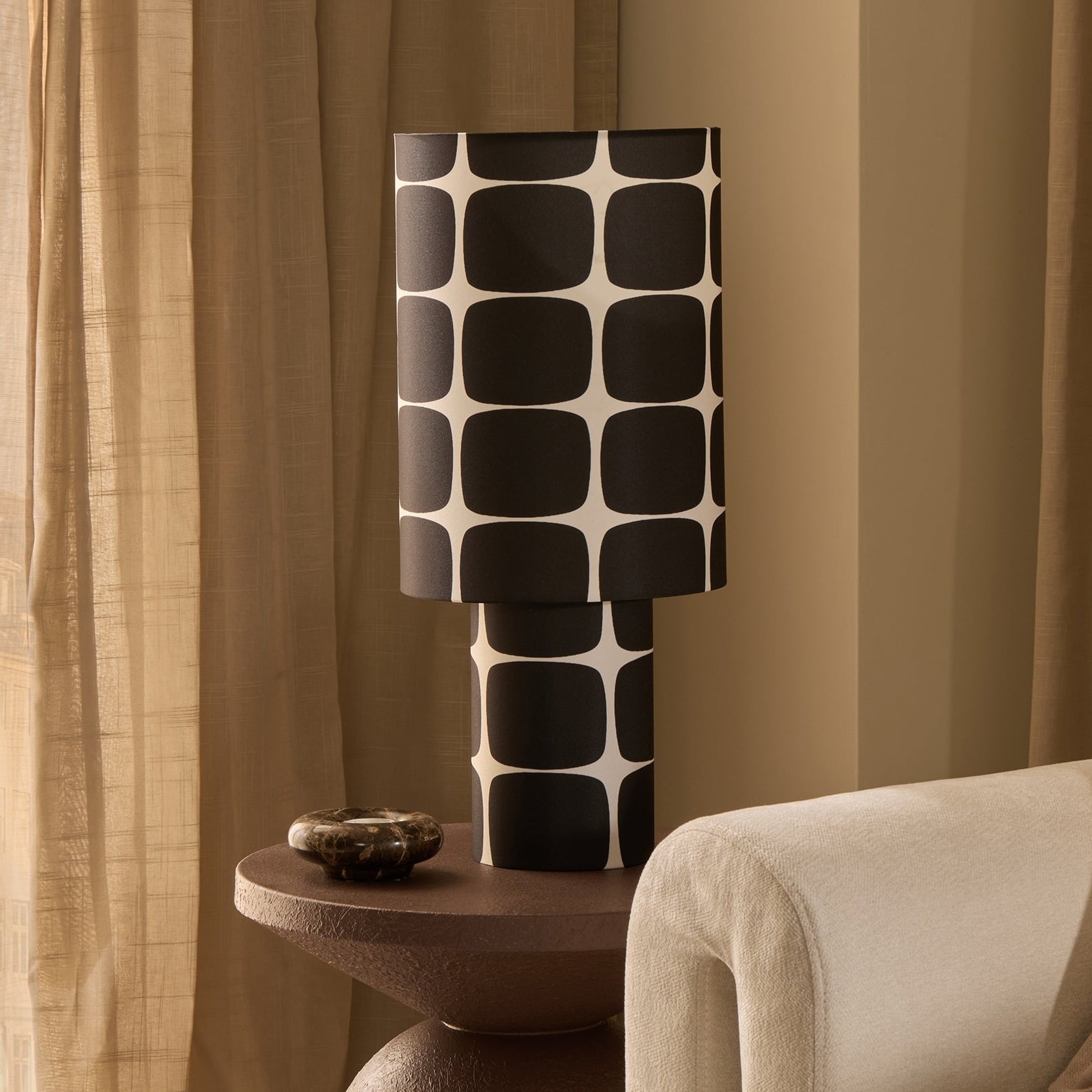 Dusklia - Drew Geometric Table Lamp -  Black/White