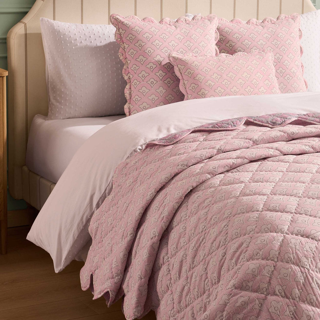 Dusklia - Esme 100% Cotton Printed Scallop Reversible Bedspread - Pink