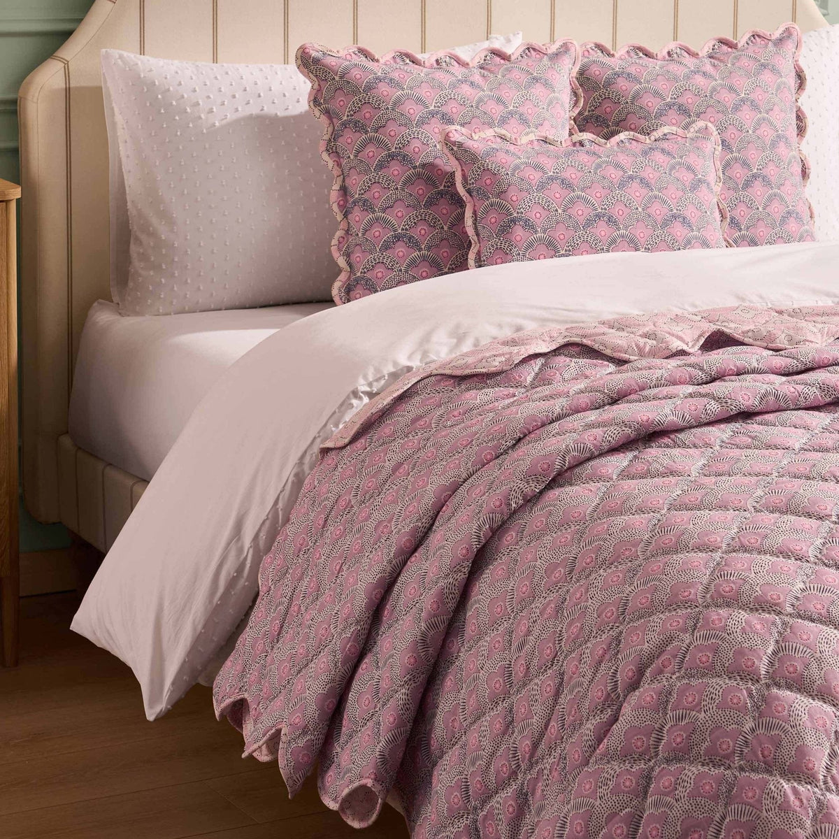 Dusklia - Esme 100% Cotton Printed Scallop Reversible Bedspread - Pink