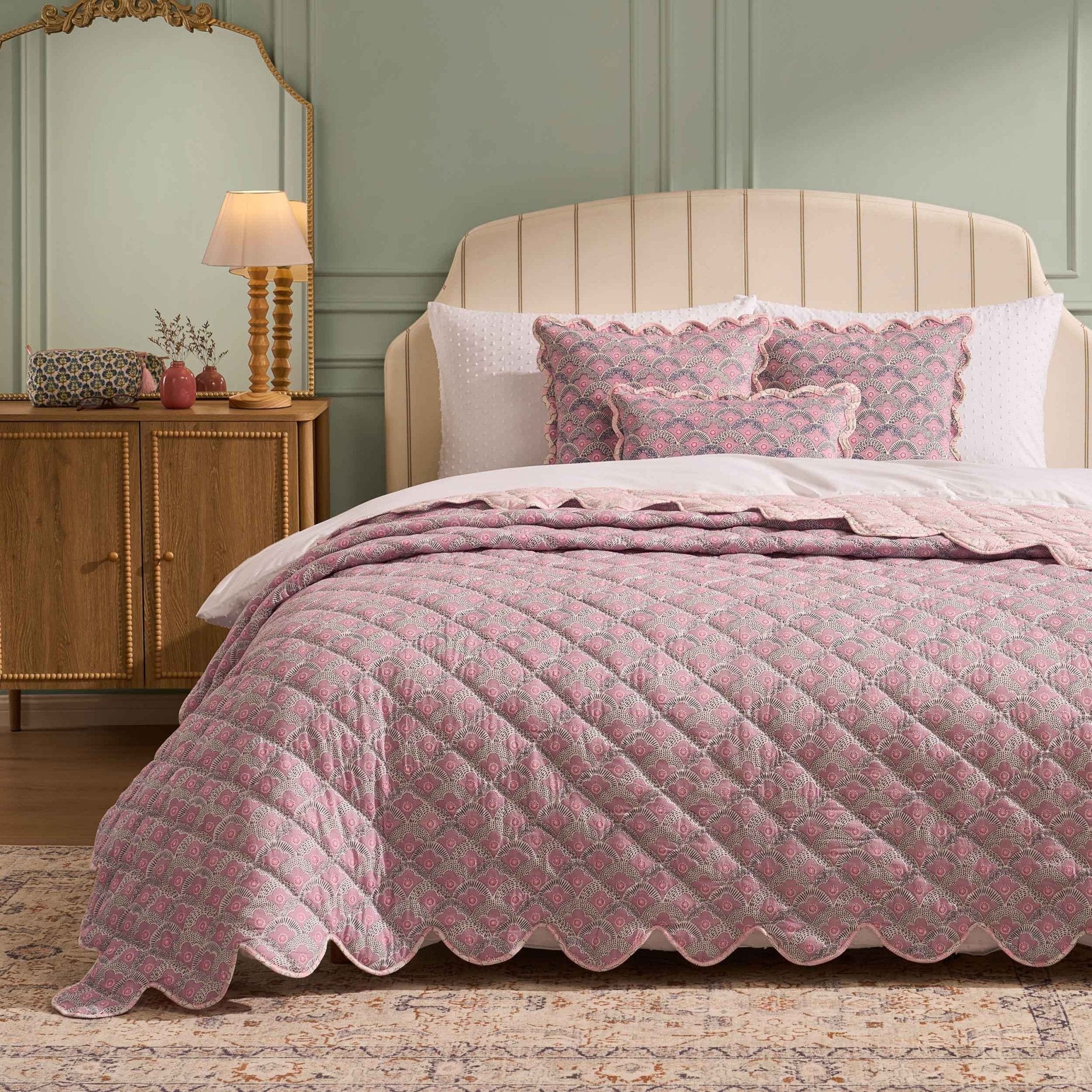 Dusklia - Esme 100% Cotton Printed Scallop Reversible Bedspread - Pink