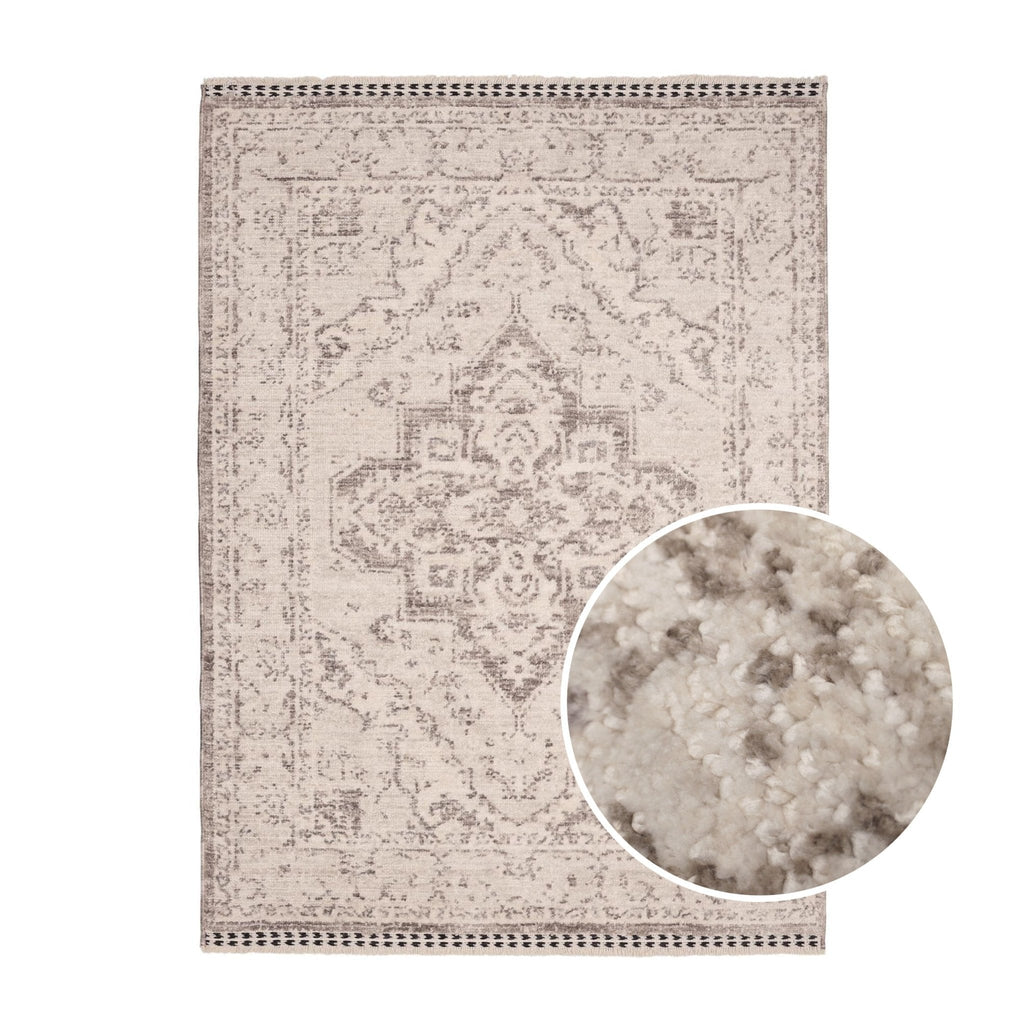 Dusklia - Ezra Traditional Tufted Edge Rug - Natural