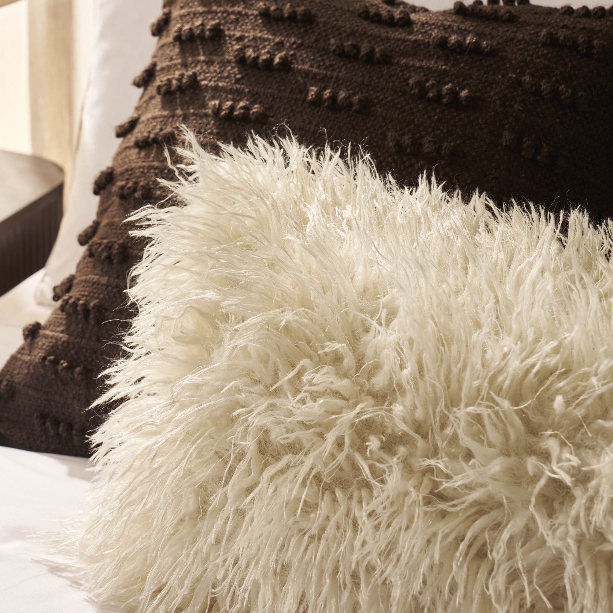 Housse de coussin en fausse fourrure imitation peau de mouton - Blanc cassé