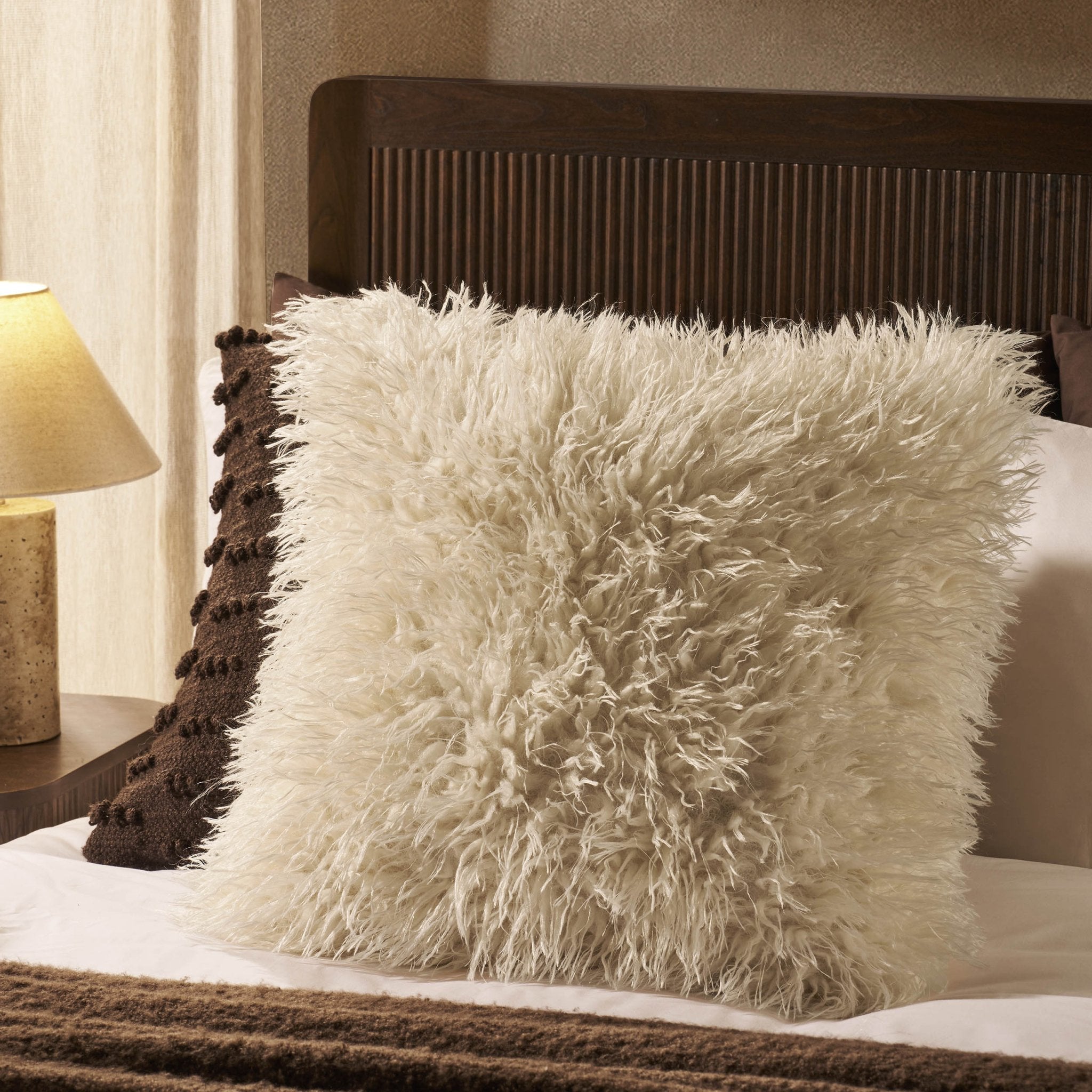 Housse de coussin en fausse fourrure imitation peau de mouton - Blanc cassé