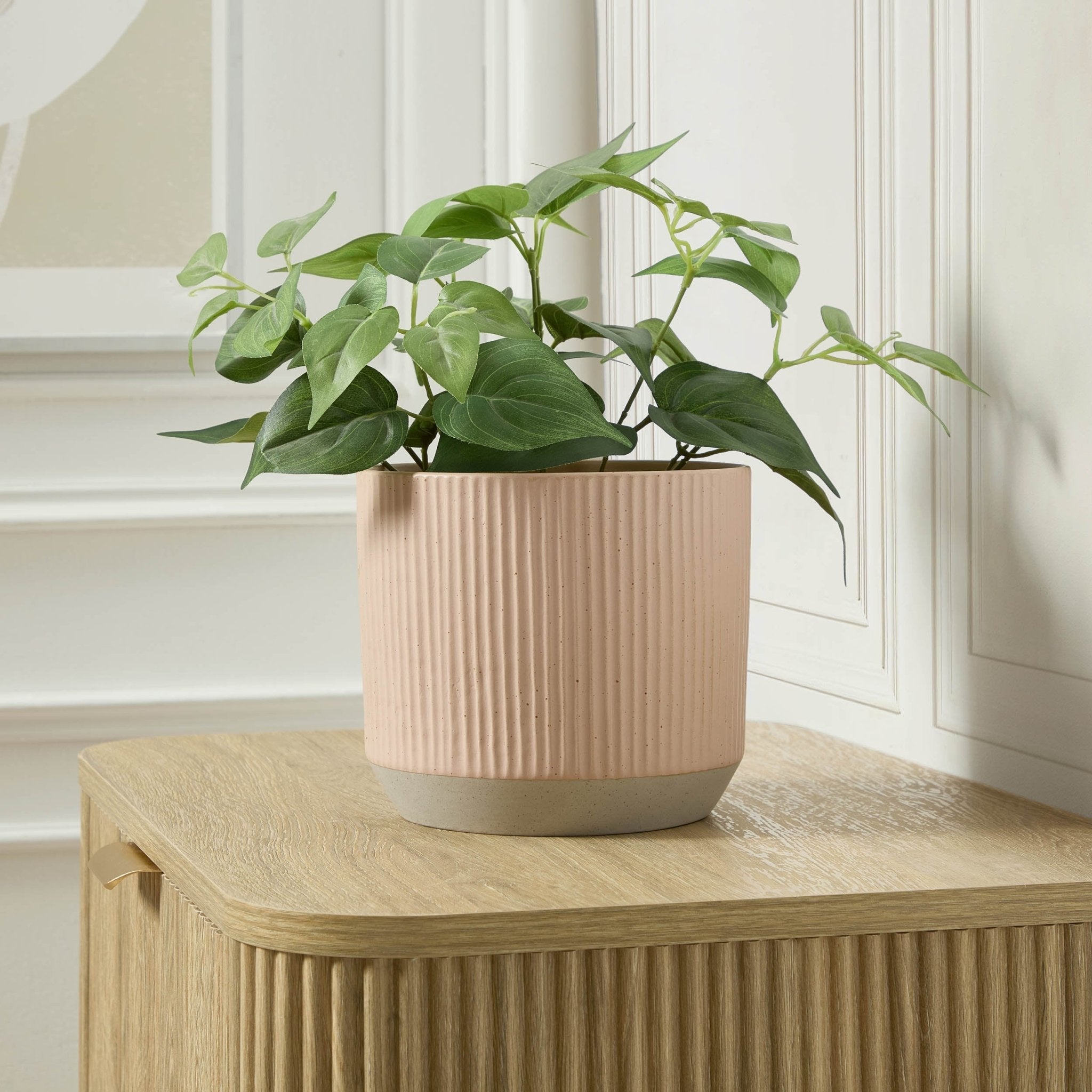 Dusklia - Flora Ribbed Clay Plant Pot - Pink