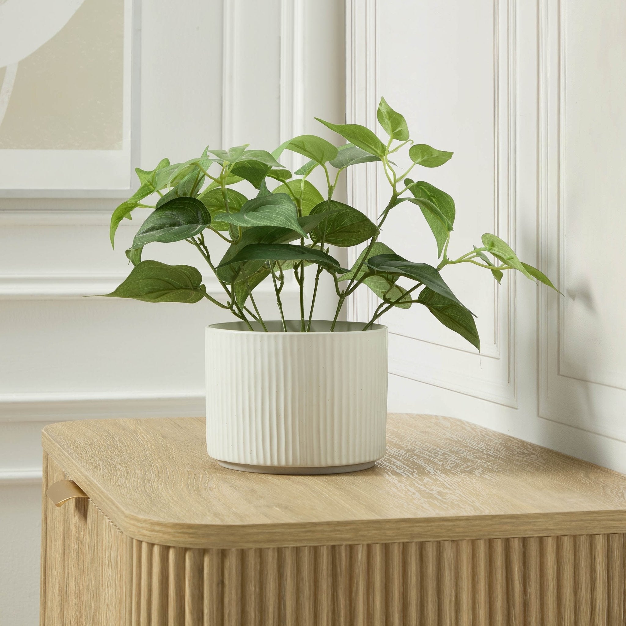 Dusklia - Flora Ribbed Clay Plant Pot - White