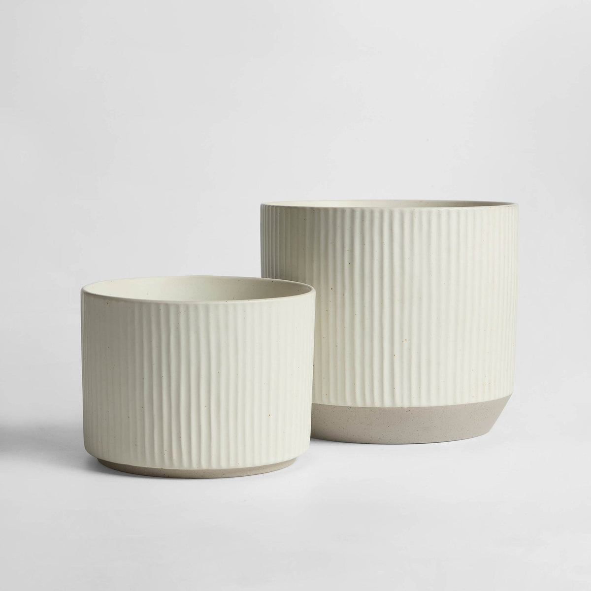 Dusklia - Flora Ribbed Clay Plant Pot - White