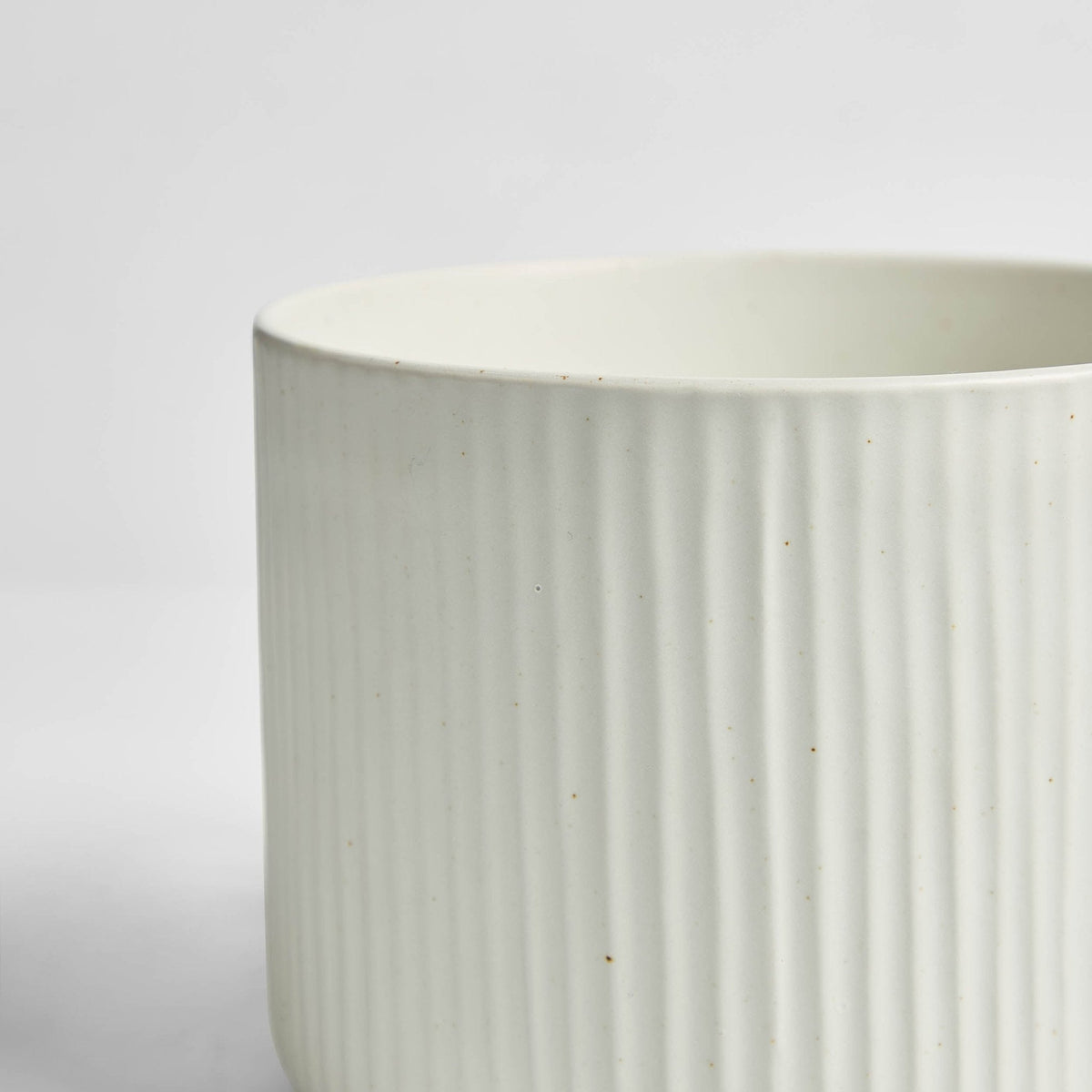 Dusklia - Flora Ribbed Clay Plant Pot - White