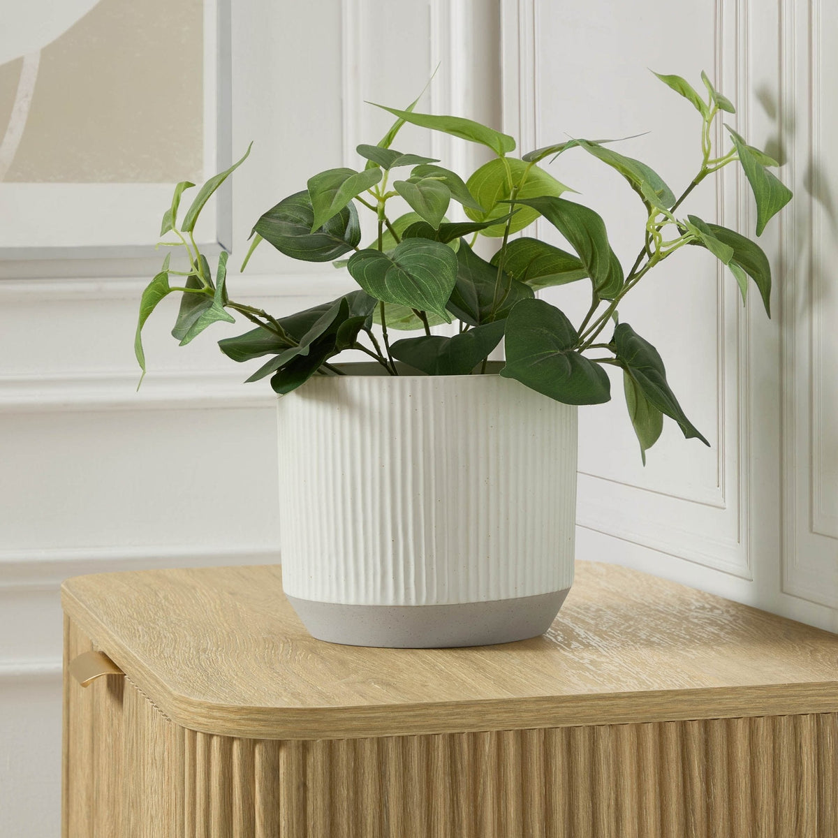 Dusklia - Flora Ribbed Clay Plant Pot - White