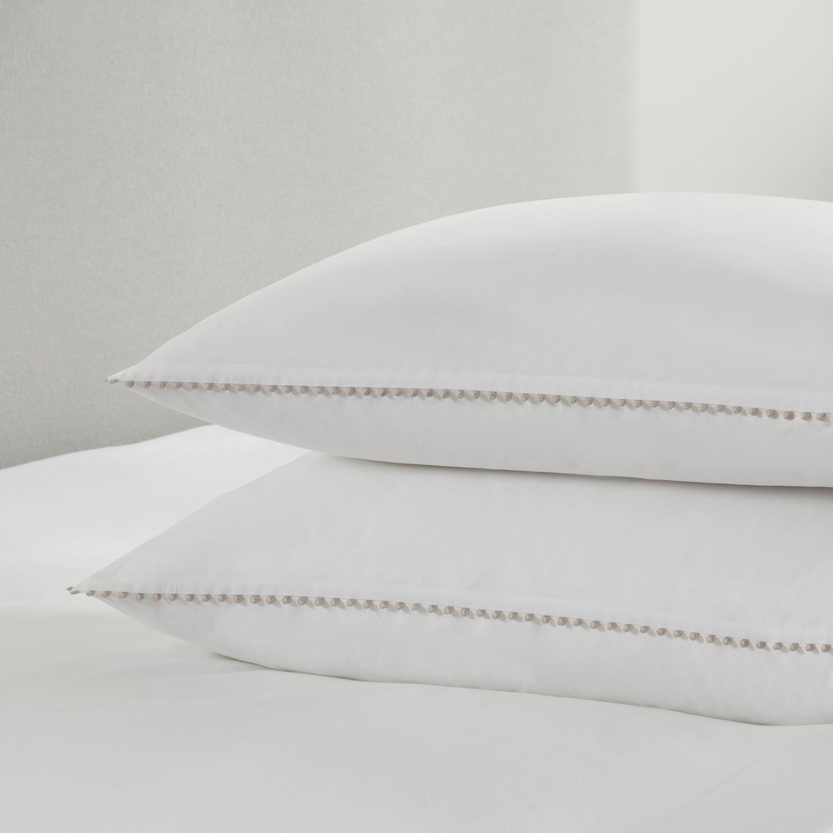 Dusklia - Girona 200 Thread Count Pom-Pom Duvet Cover - Cotton - White/Natural